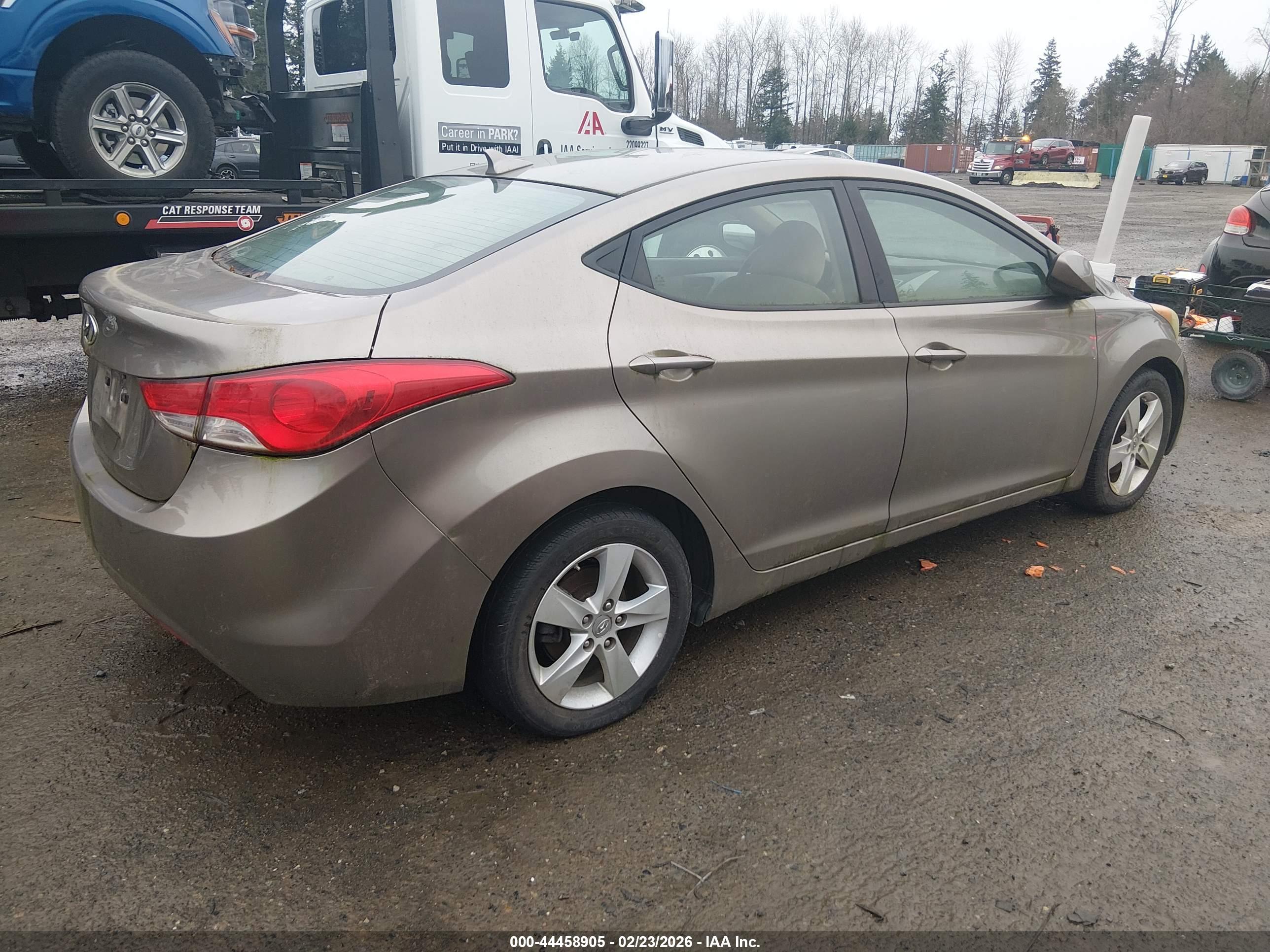 HYUNDAI ELANTRA image 4