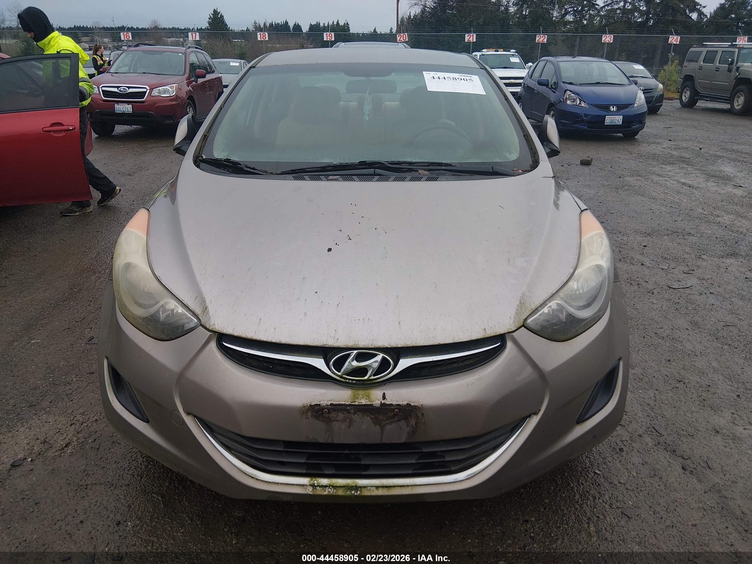 HYUNDAI ELANTRA image 6