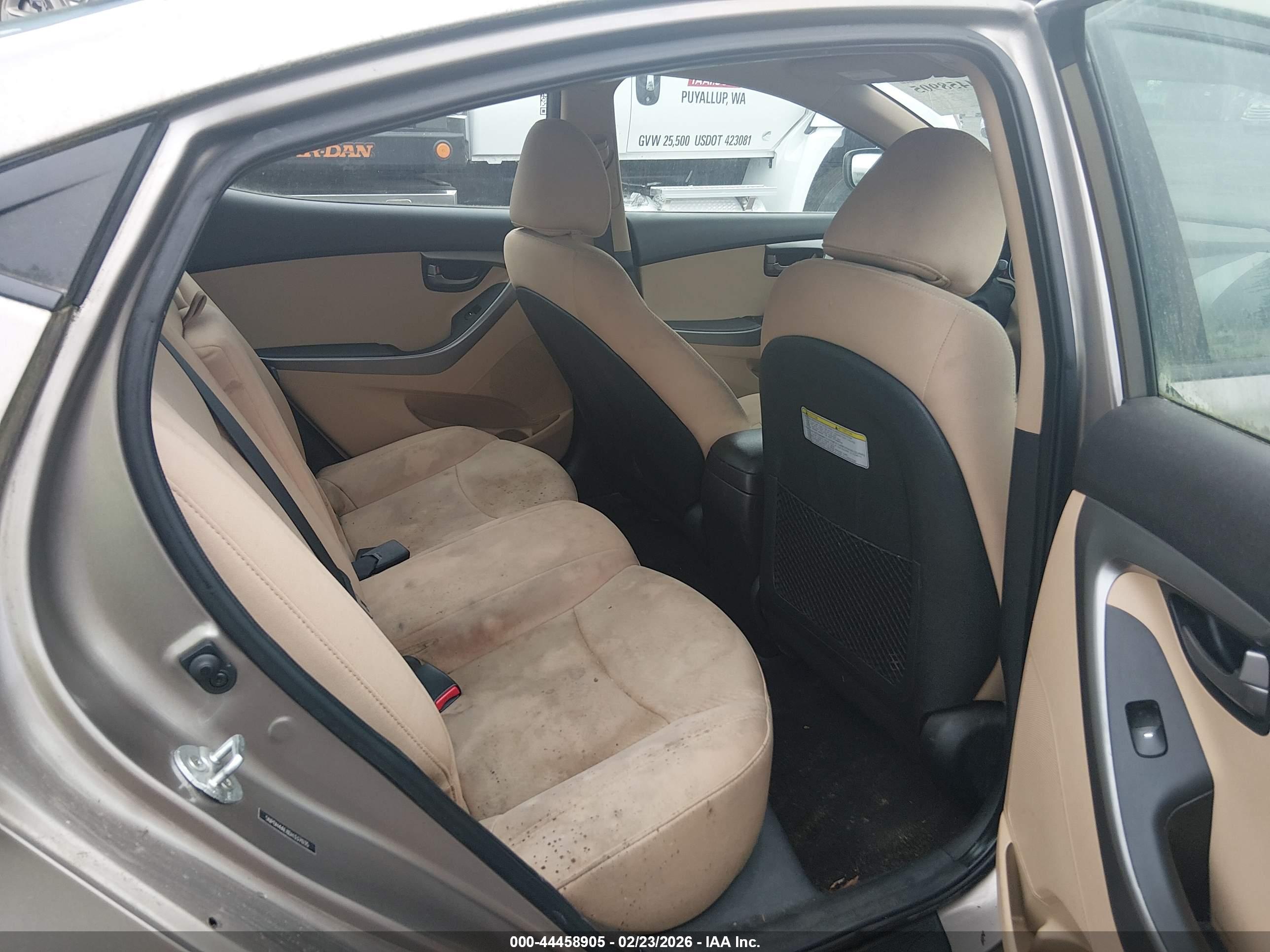 HYUNDAI ELANTRA image 8
