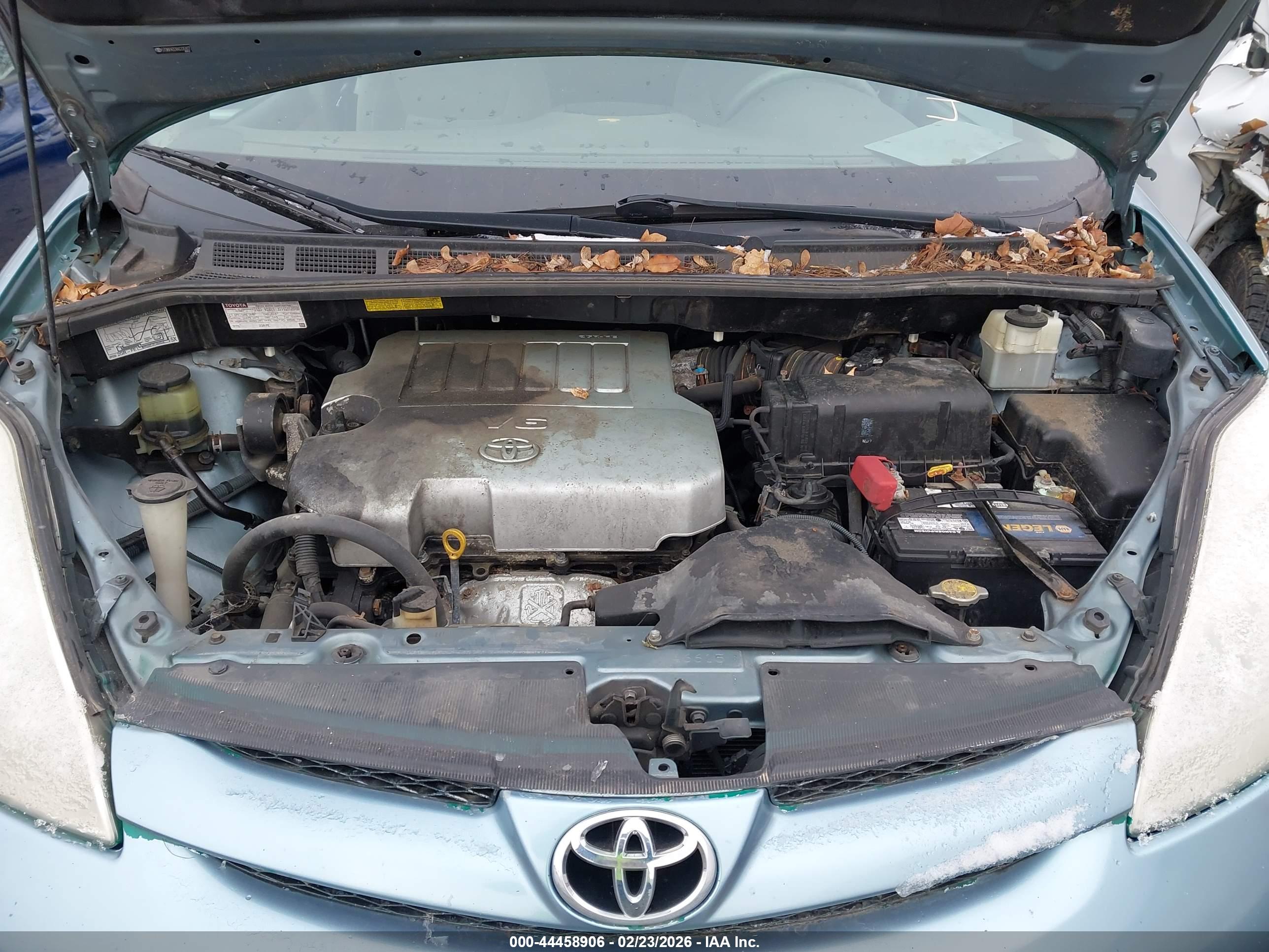 TOYOTA SIENNA image 10