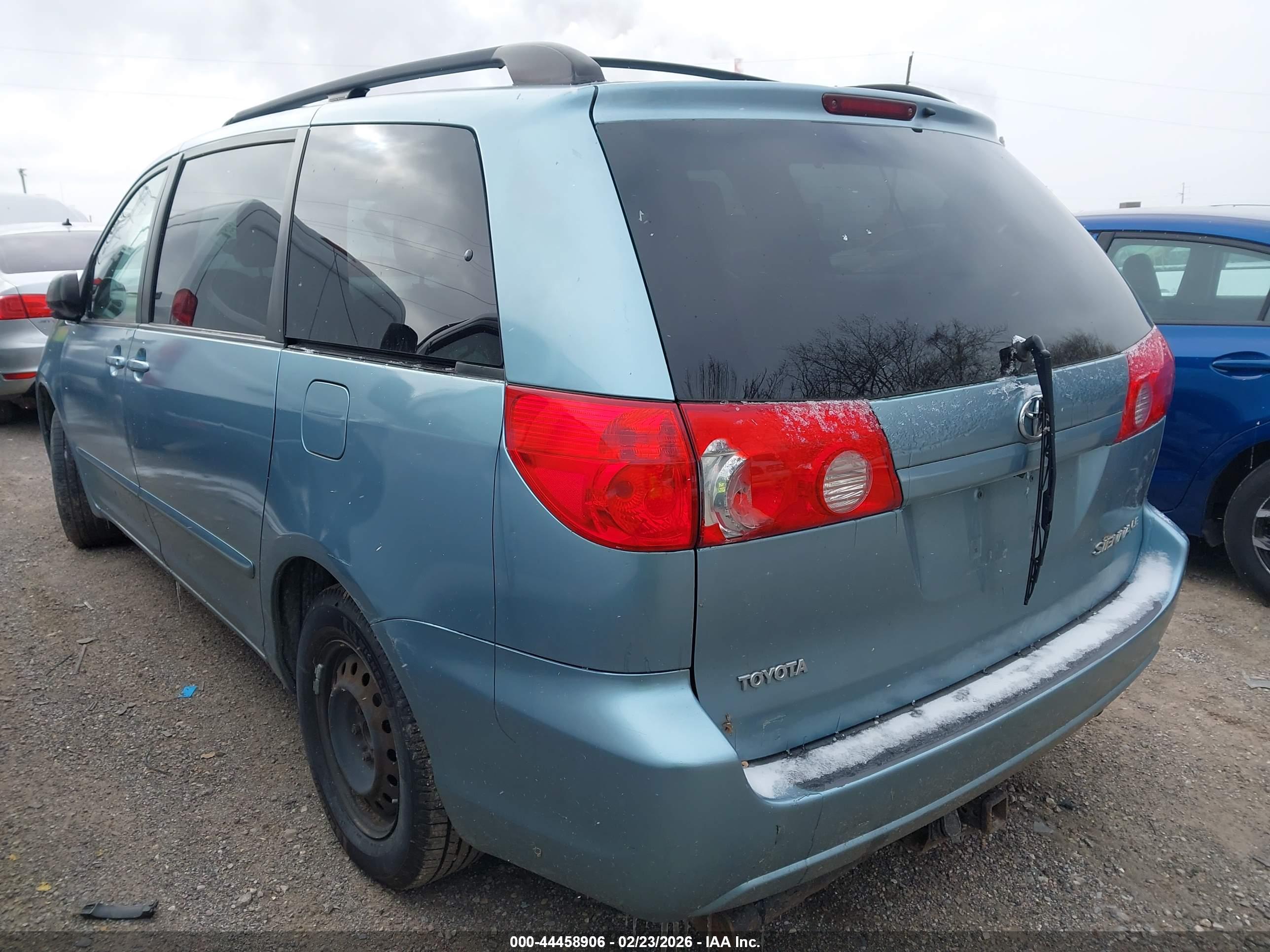 TOYOTA SIENNA image 3