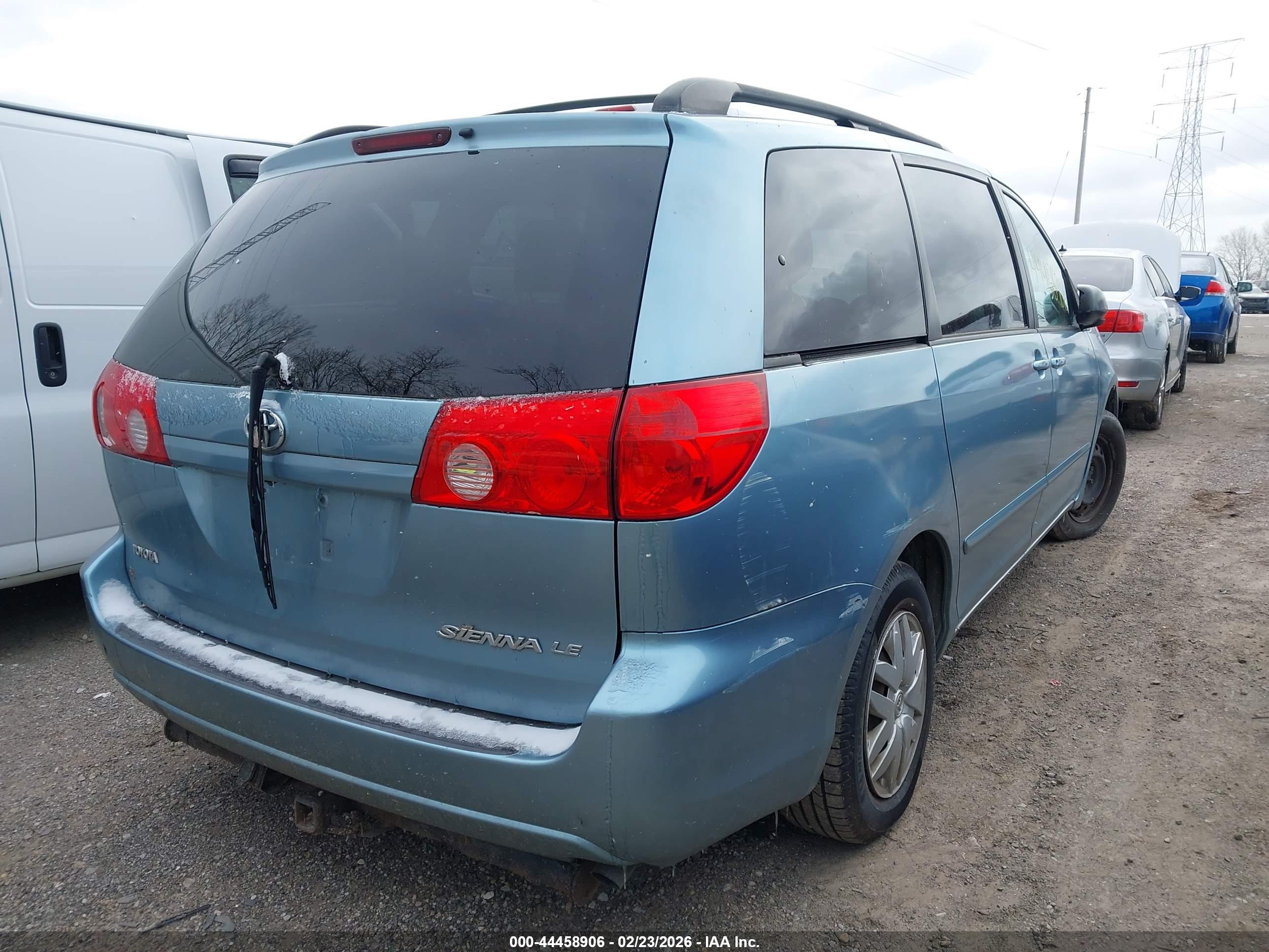 TOYOTA SIENNA image 4