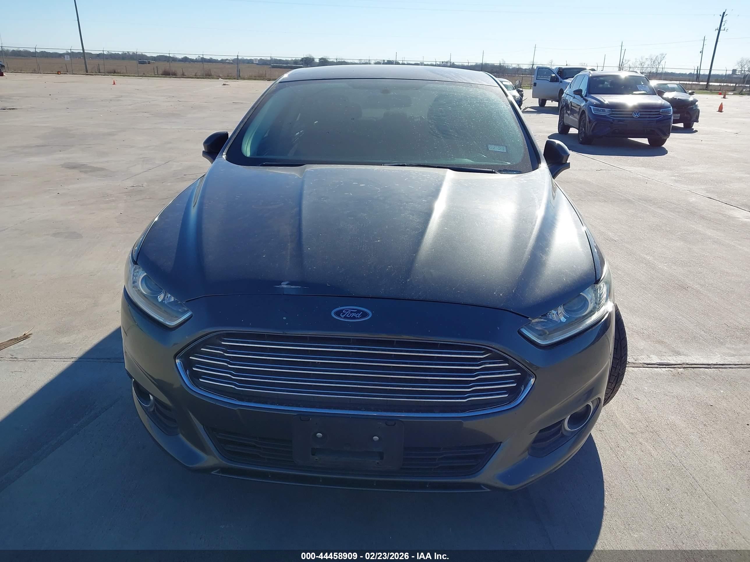 FORD FUSION image 6