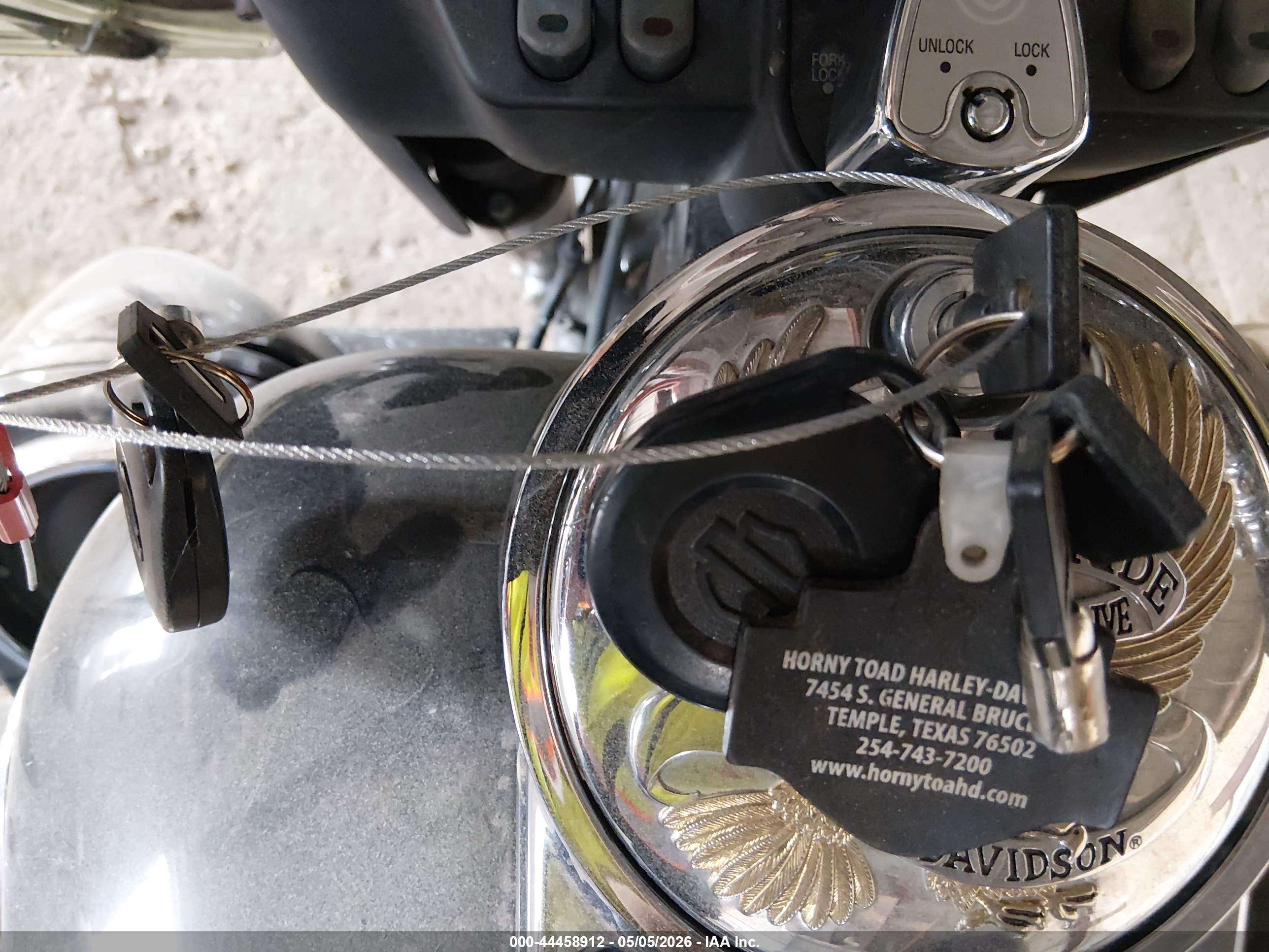 HARLEY-DAVIDSON FLHTCUI image 11