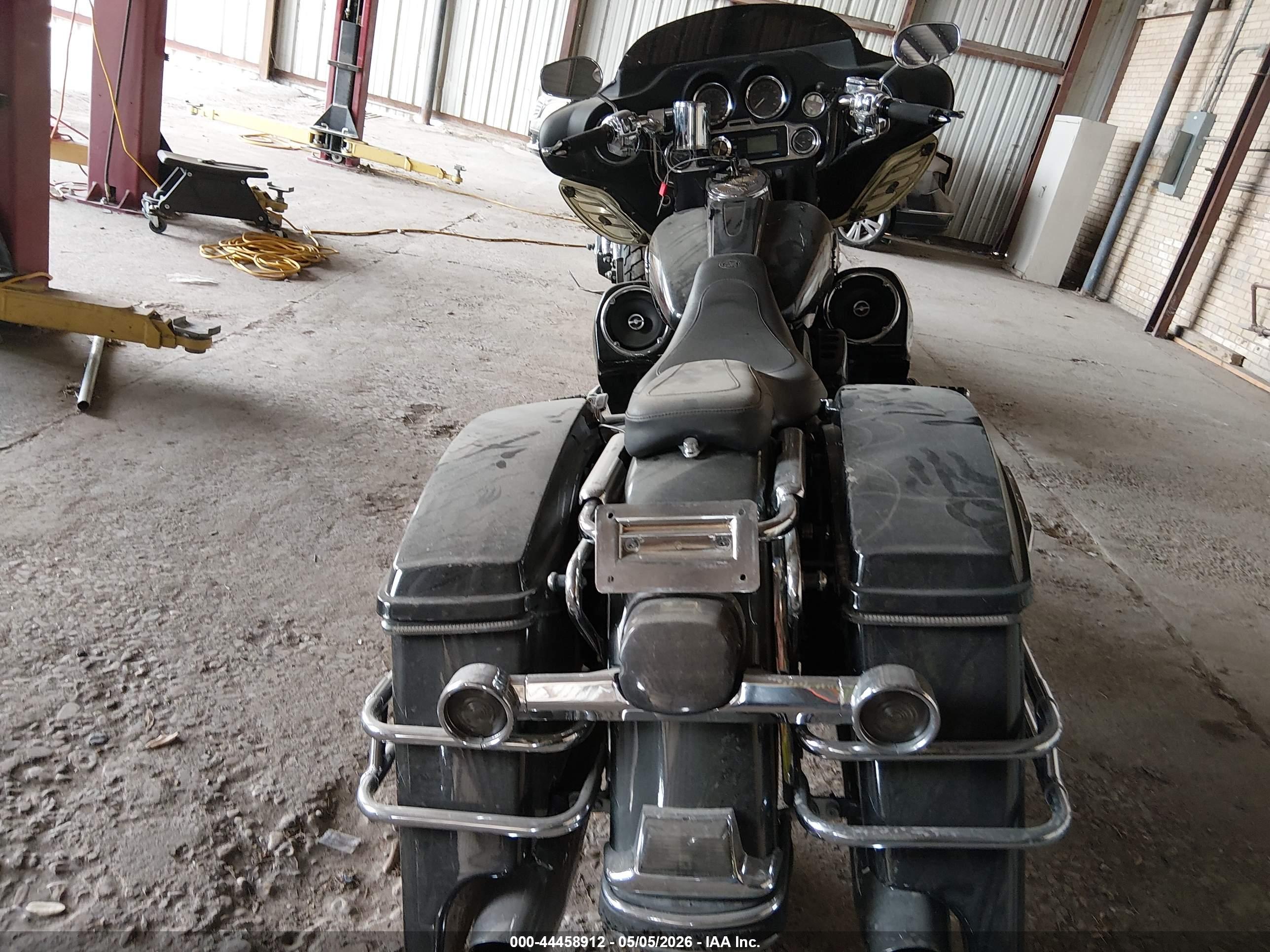 HARLEY-DAVIDSON FLHTCUI image 6