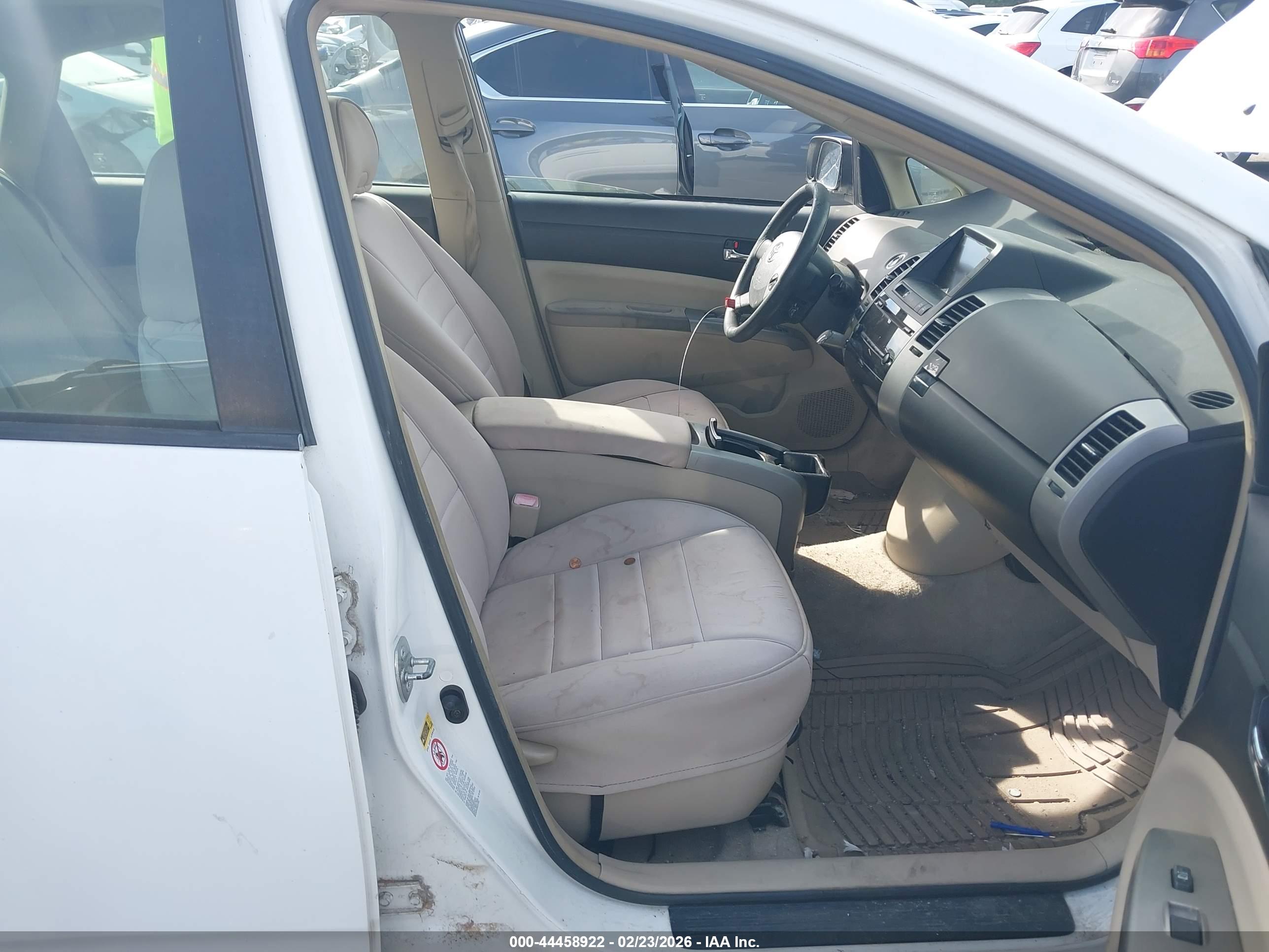 TOYOTA PRIUS image 5