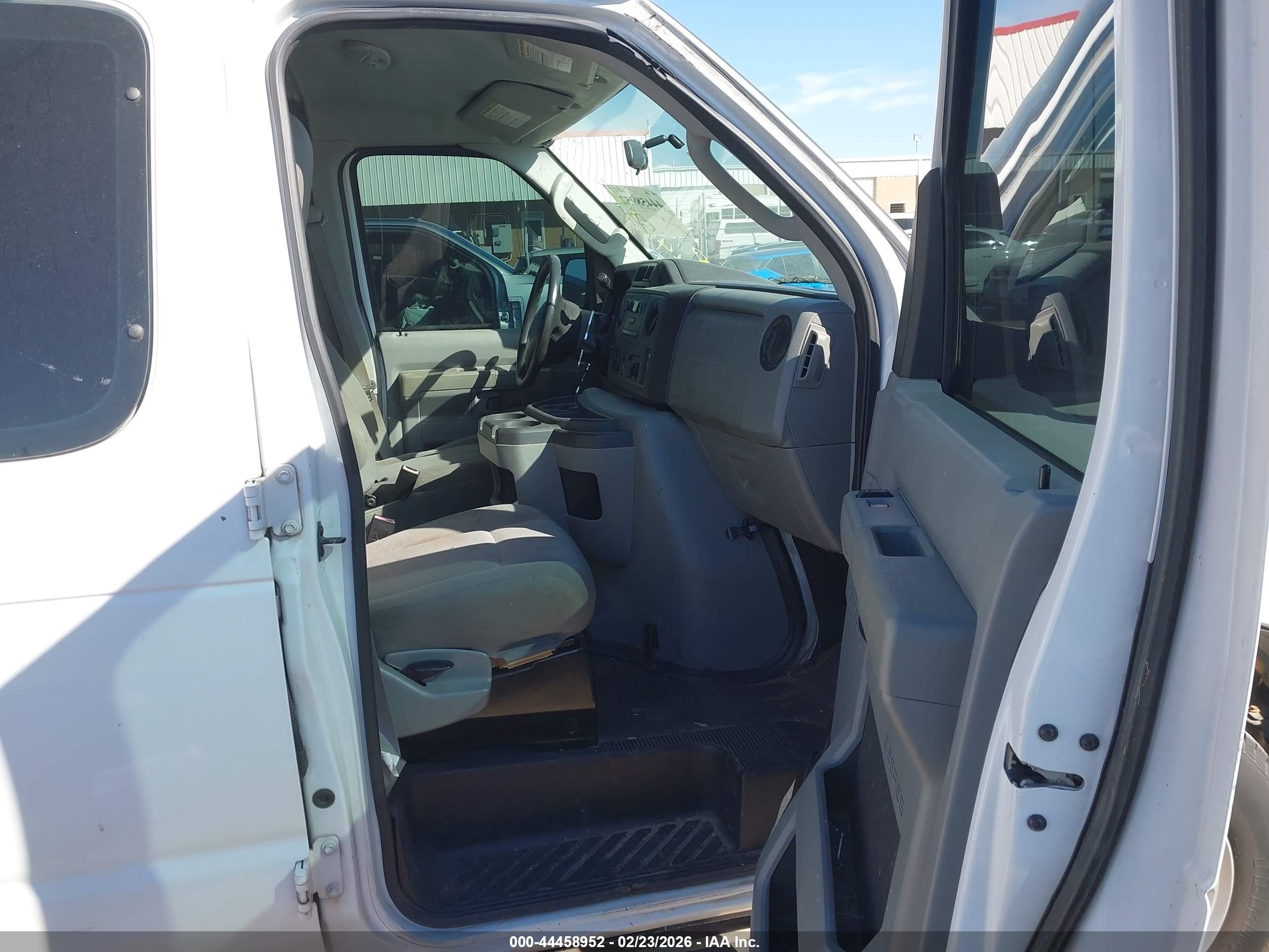 FORD E-250 image 5