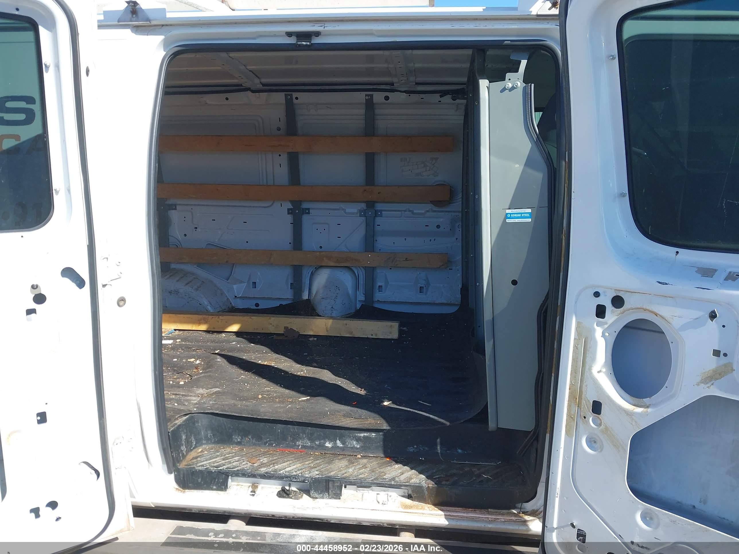 FORD E-250 image 8