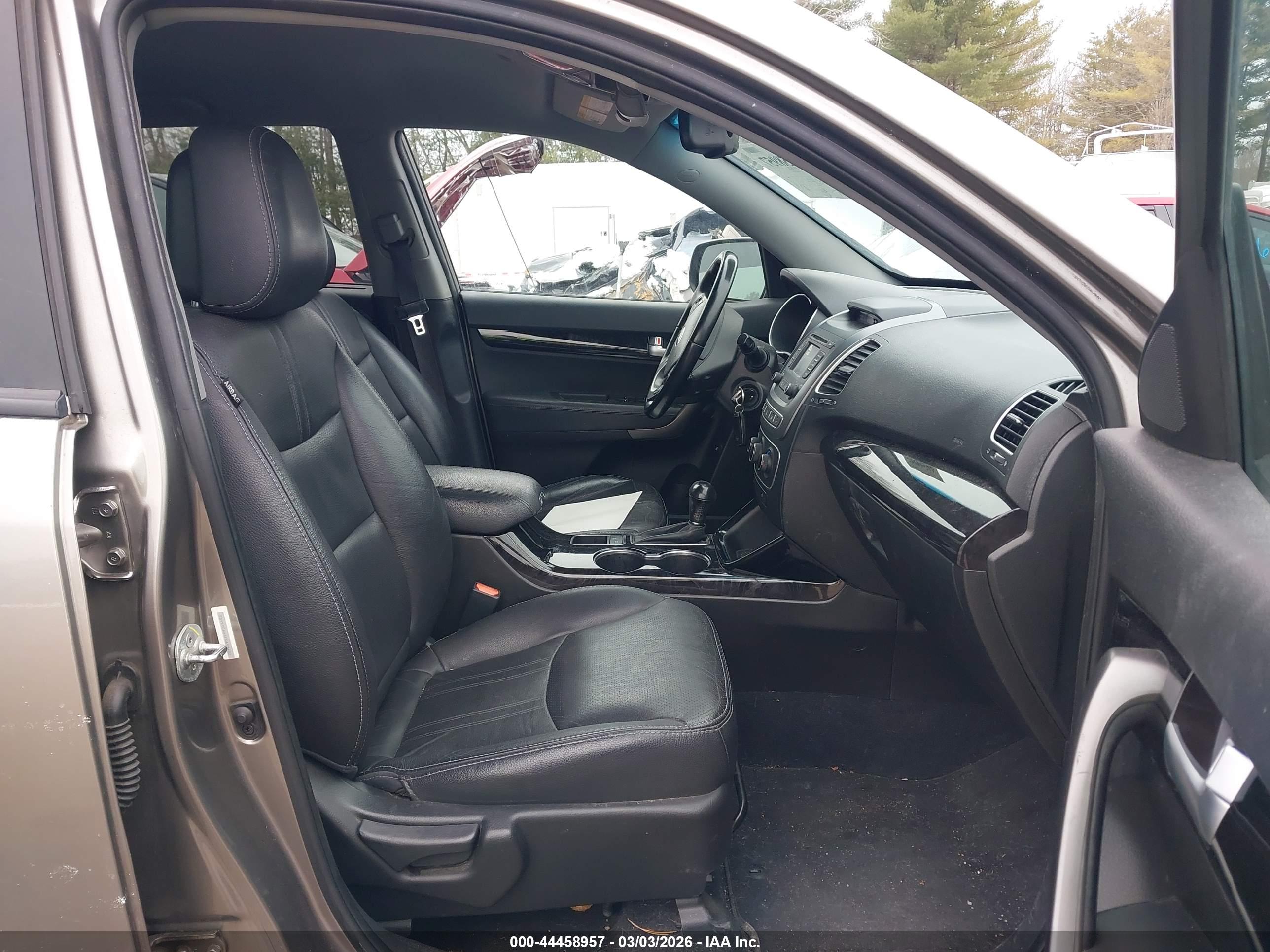 KIA SORENTO image 5