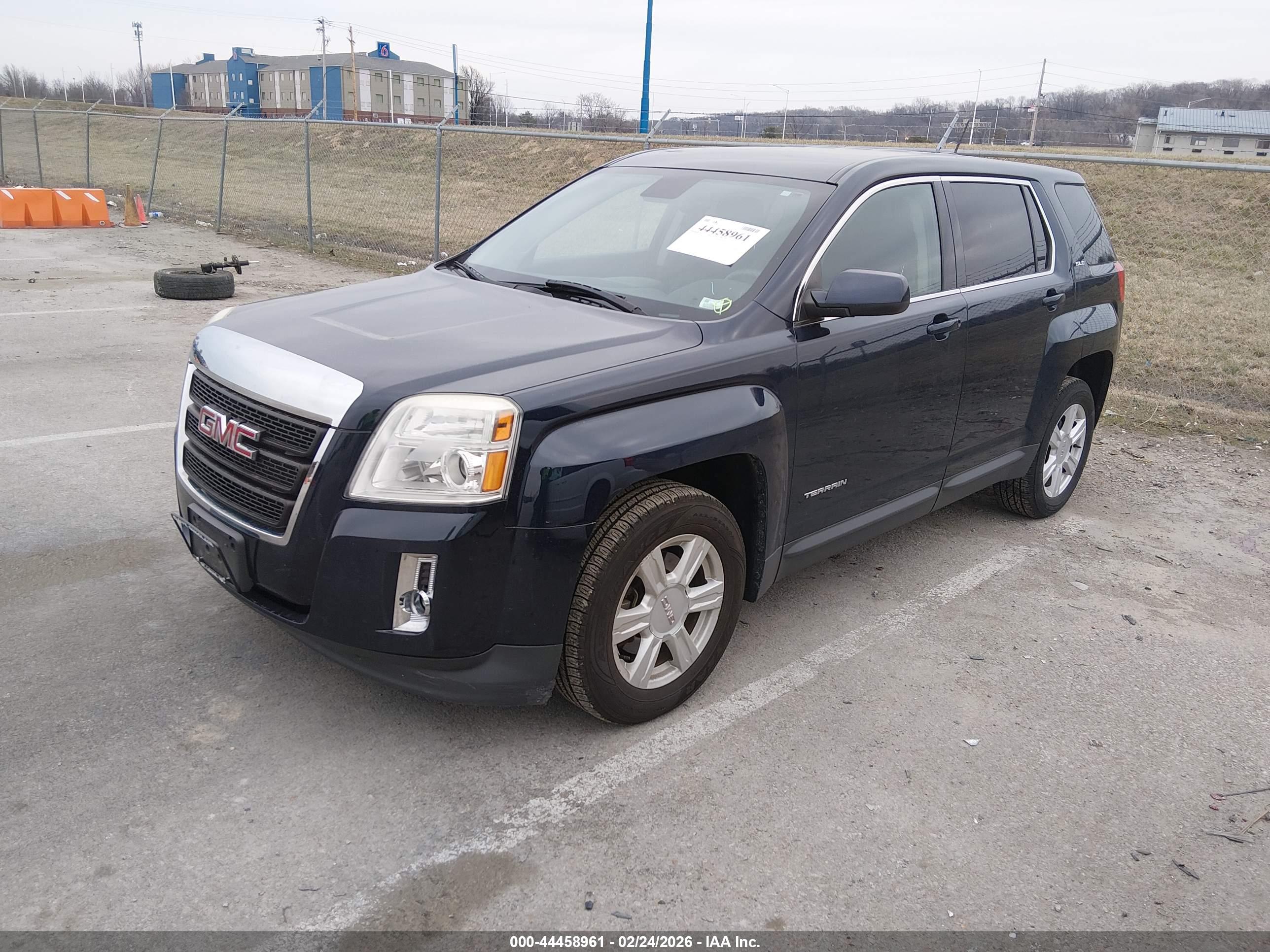 GMC TERRAIN image 2