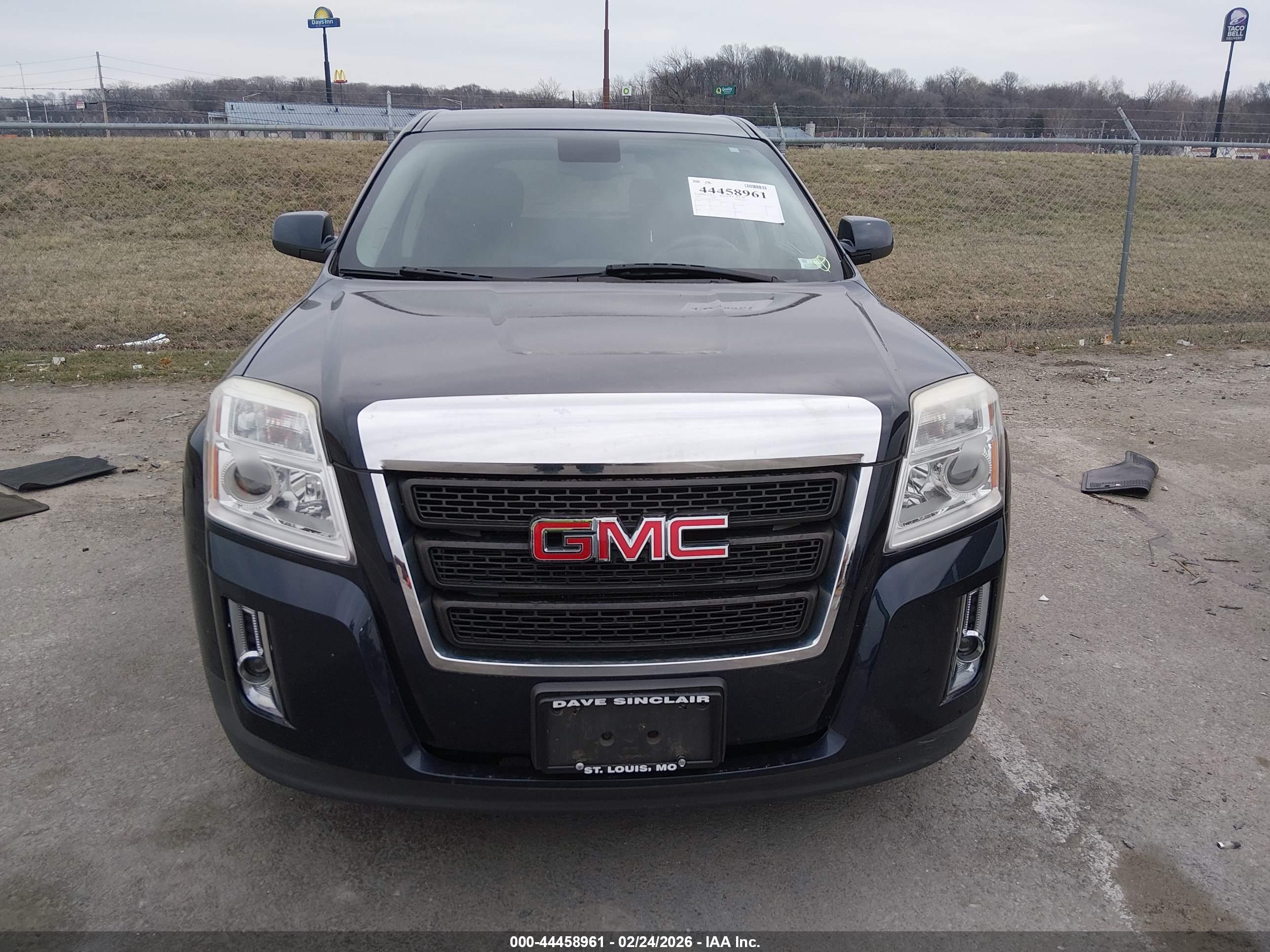 GMC TERRAIN image 6