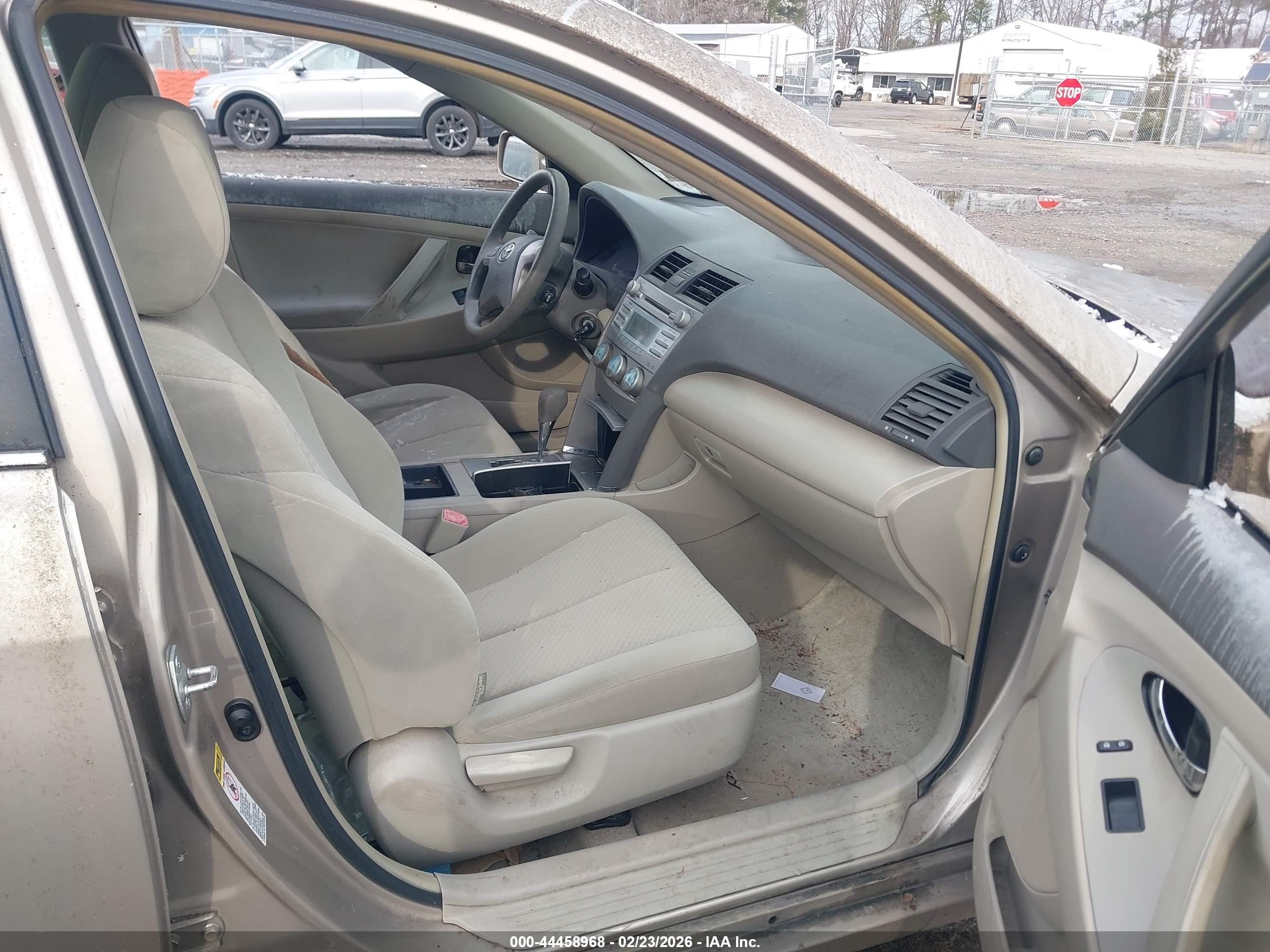 TOYOTA CAMRY image 5