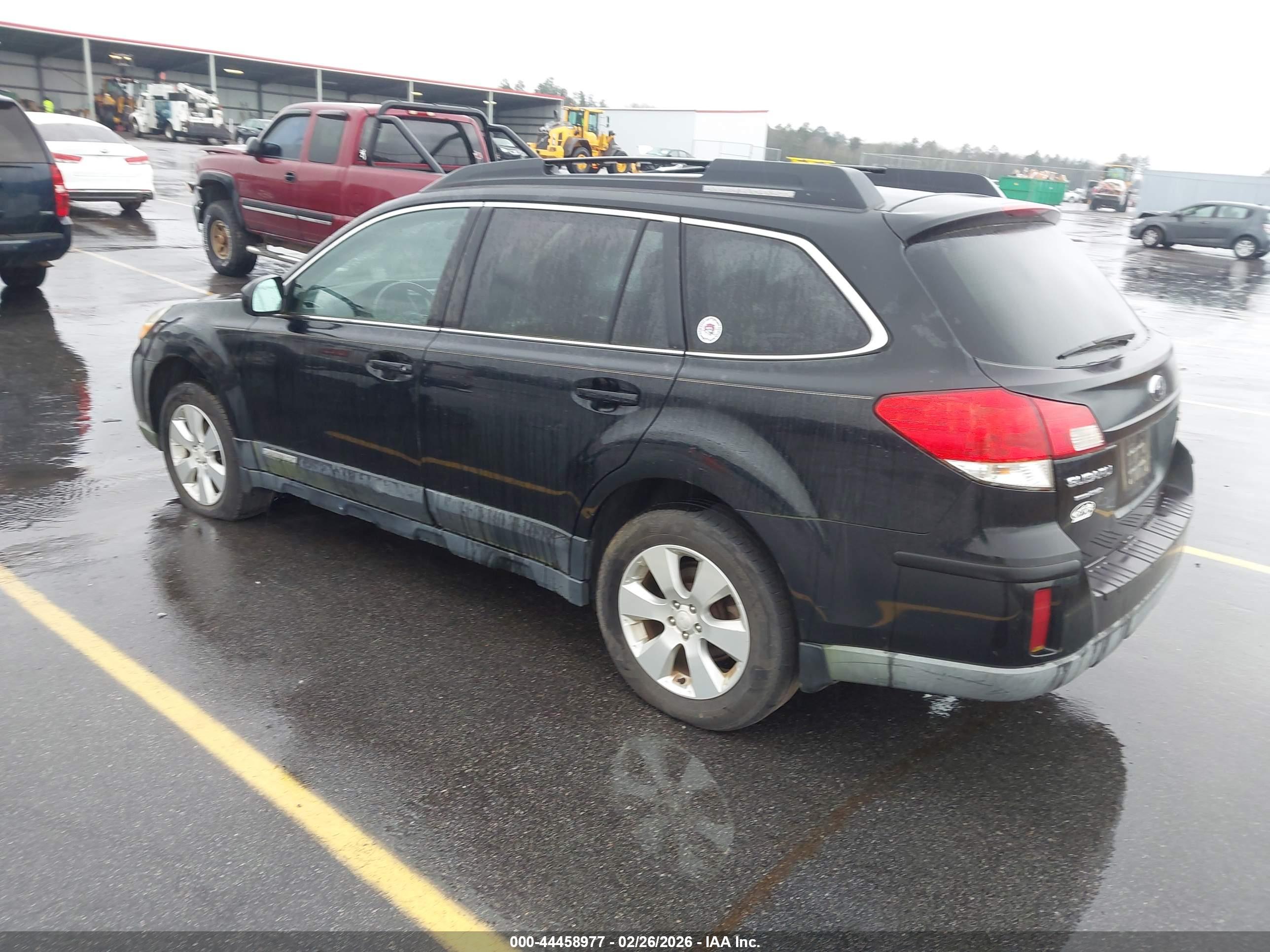 SUBARU OUTBACK image 3