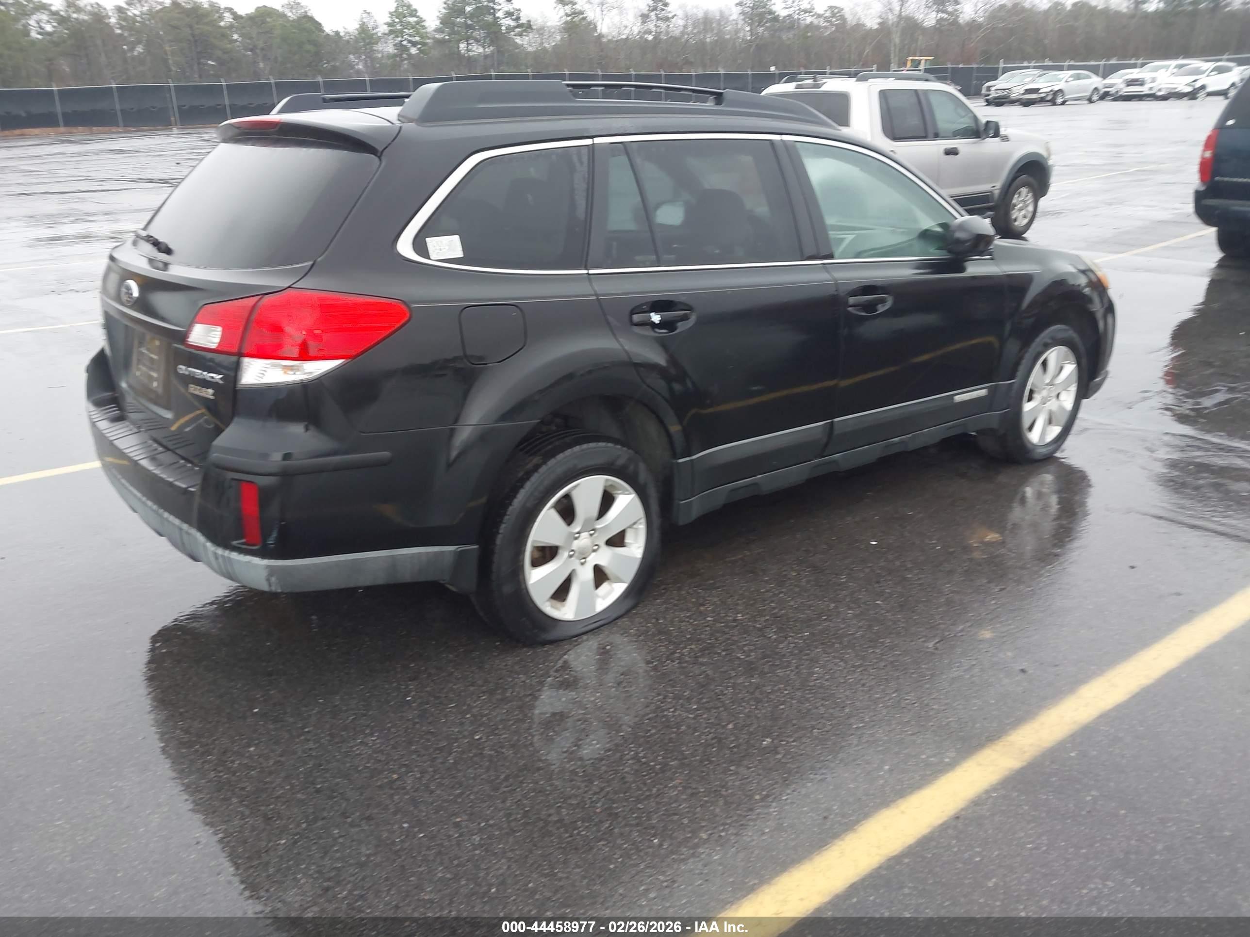 SUBARU OUTBACK image 4