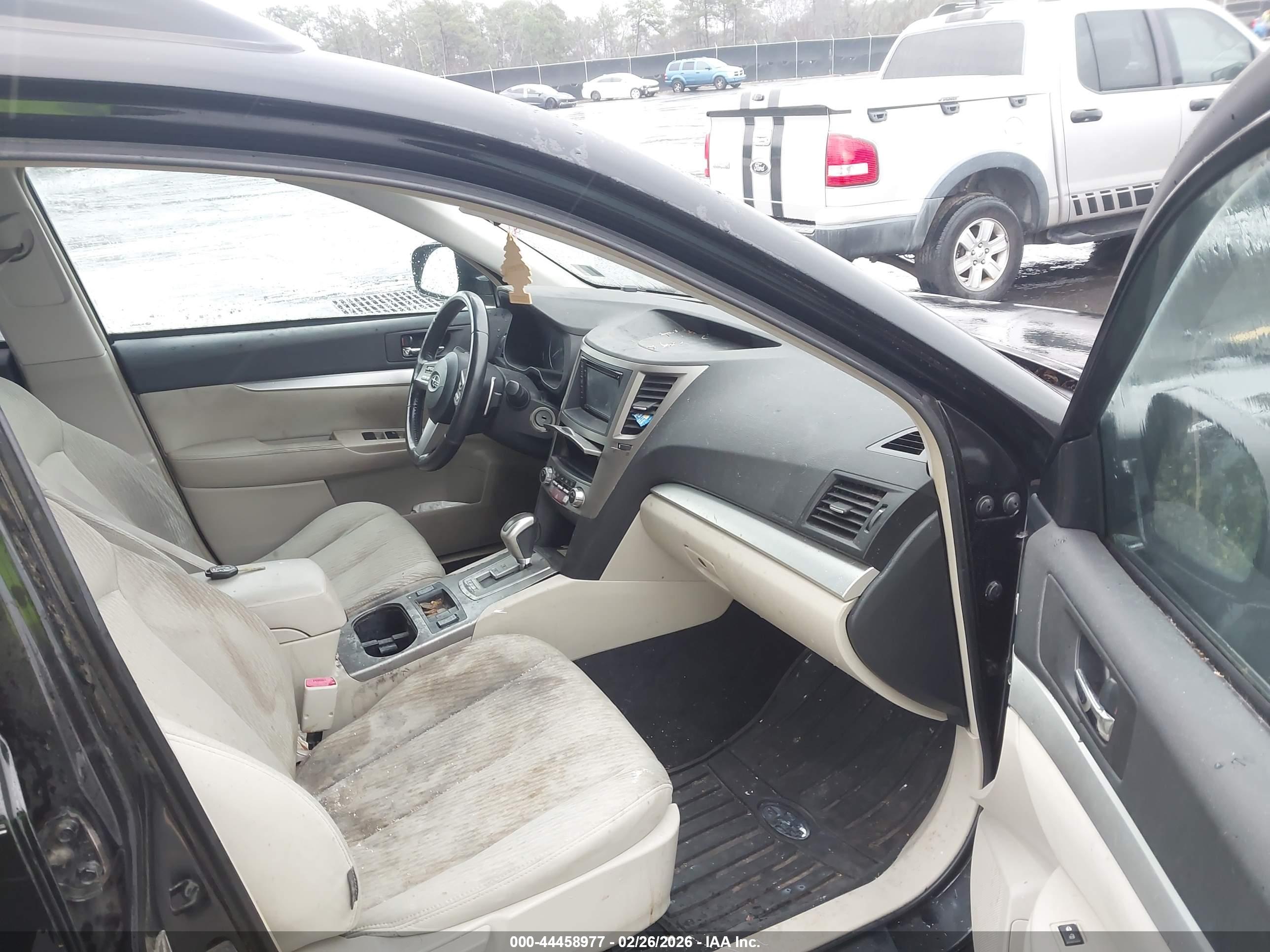 SUBARU OUTBACK image 5