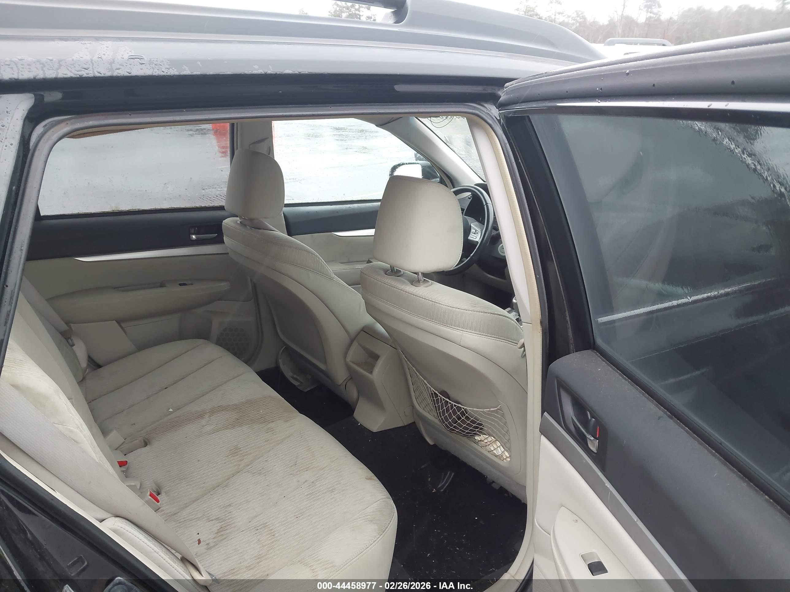 SUBARU OUTBACK image 8
