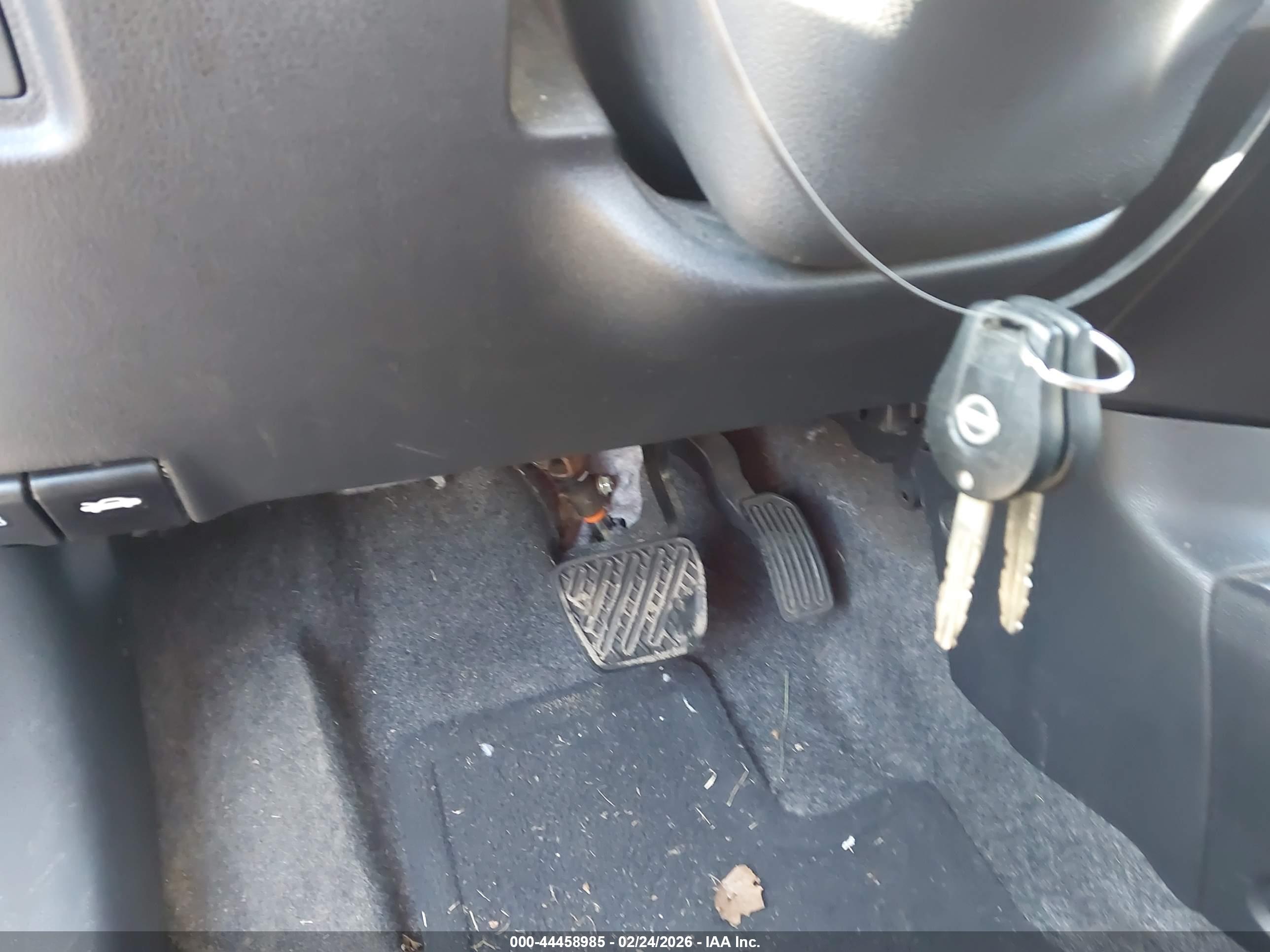 NISSAN VERSA image 11