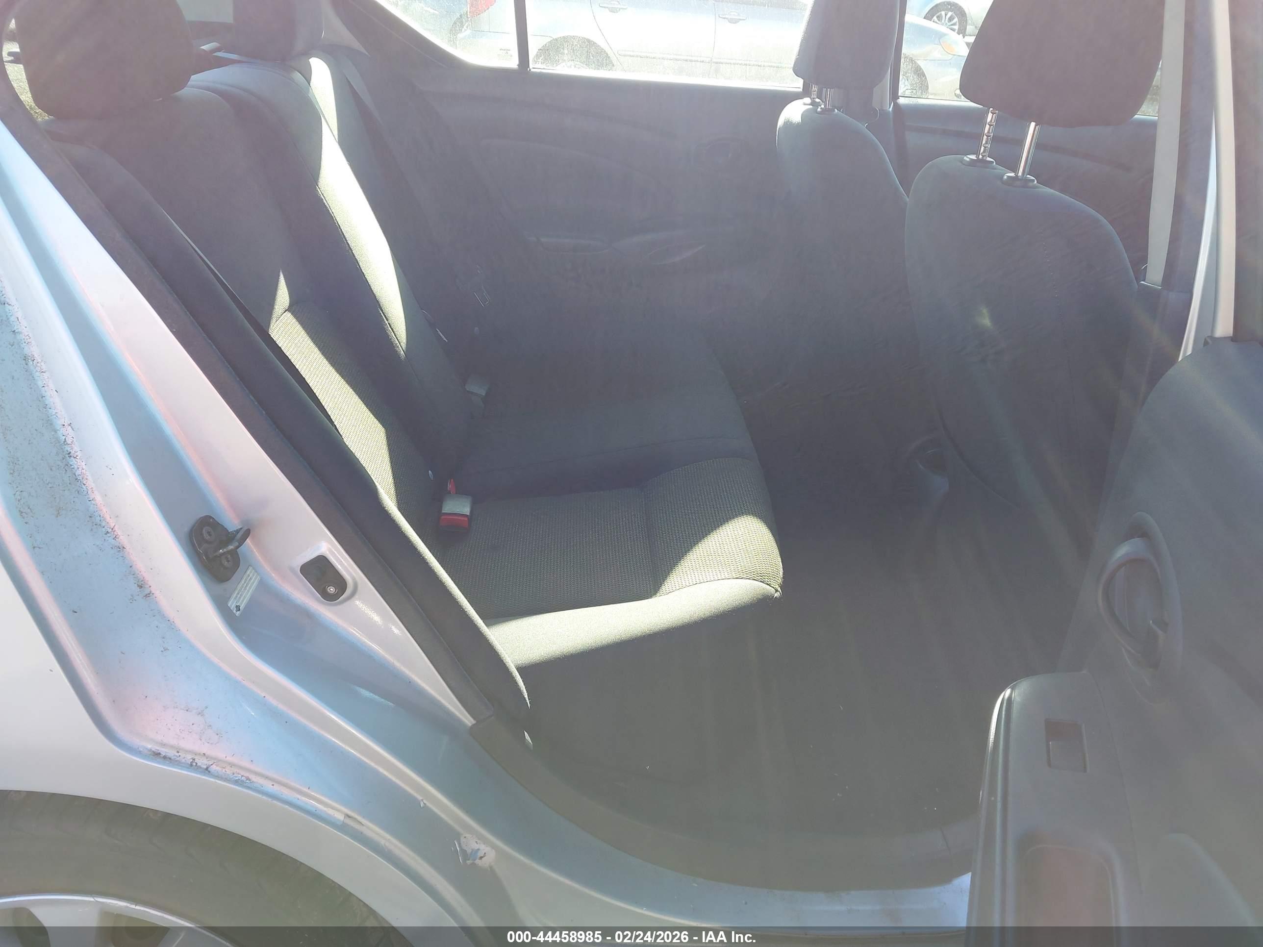 NISSAN VERSA image 8