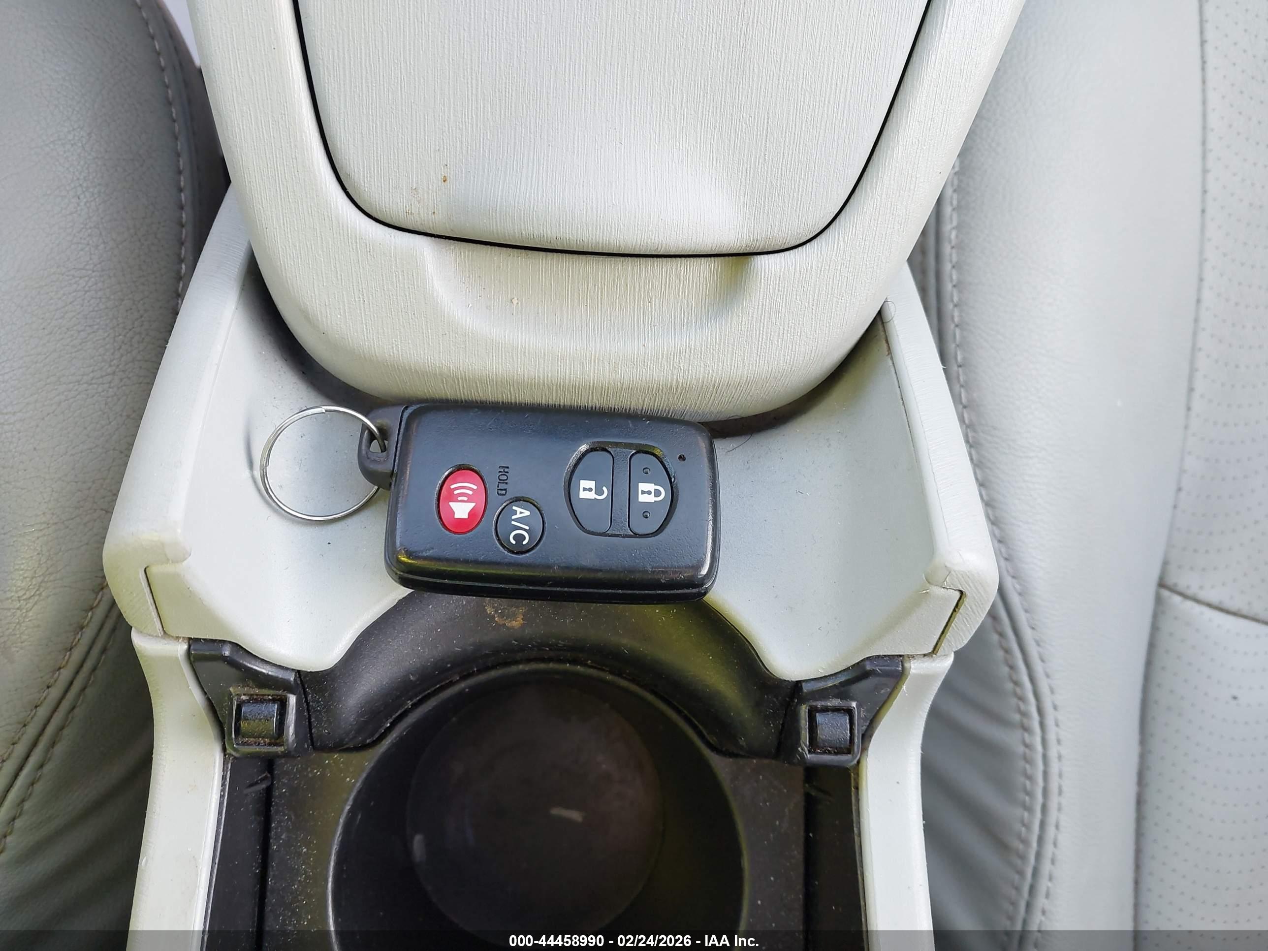 TOYOTA PRIUS image 11