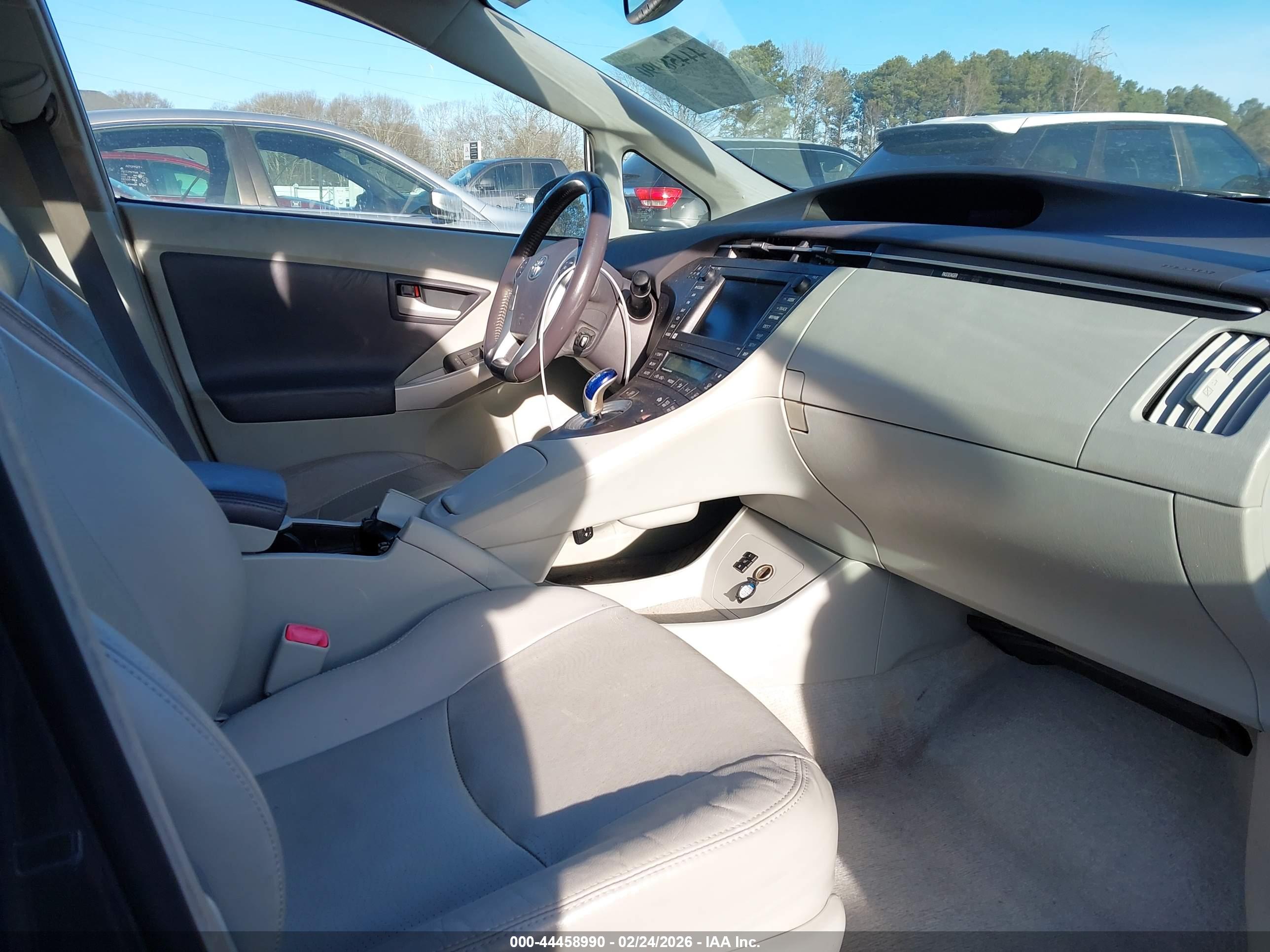 TOYOTA PRIUS image 5