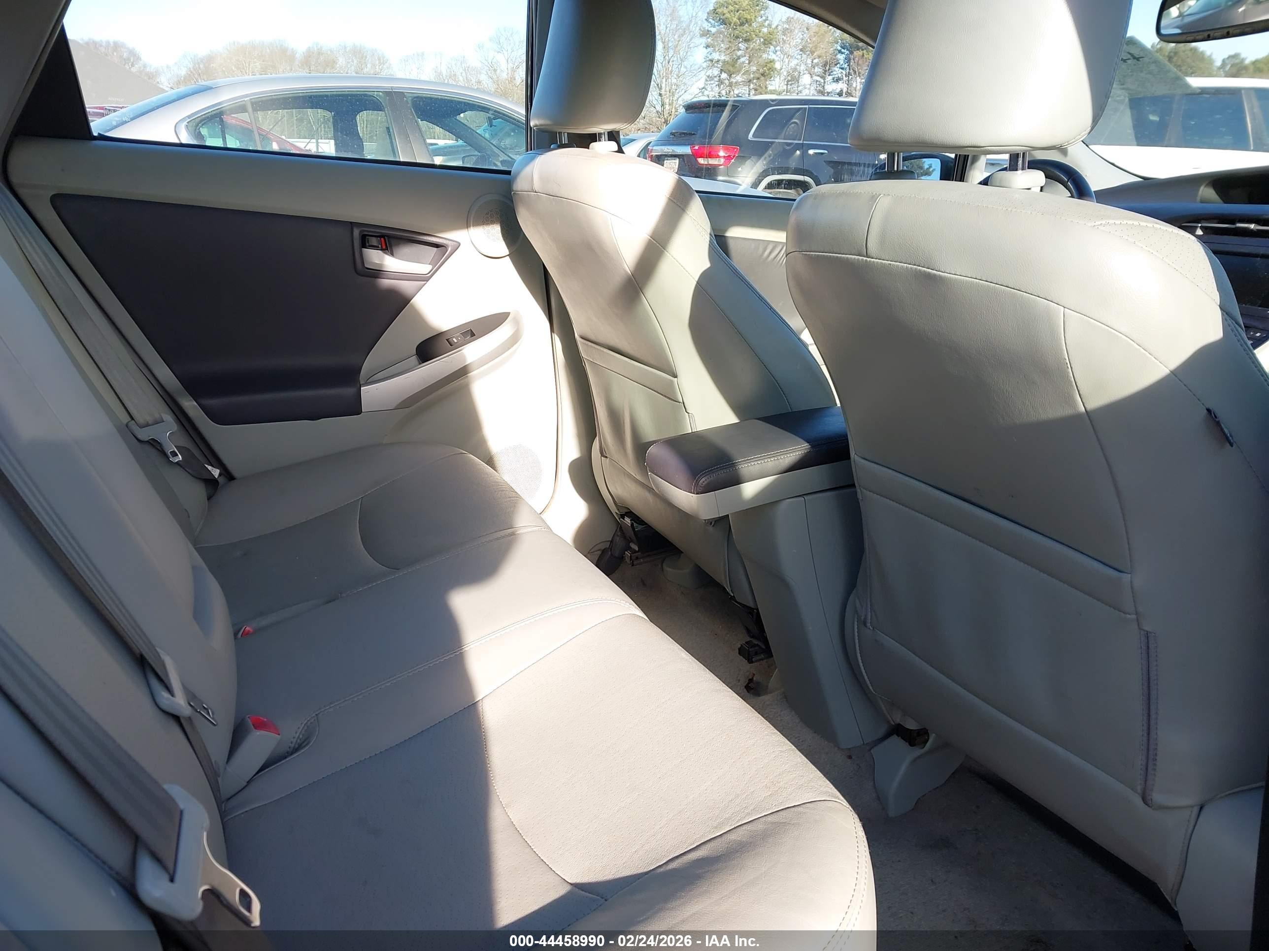 TOYOTA PRIUS image 8
