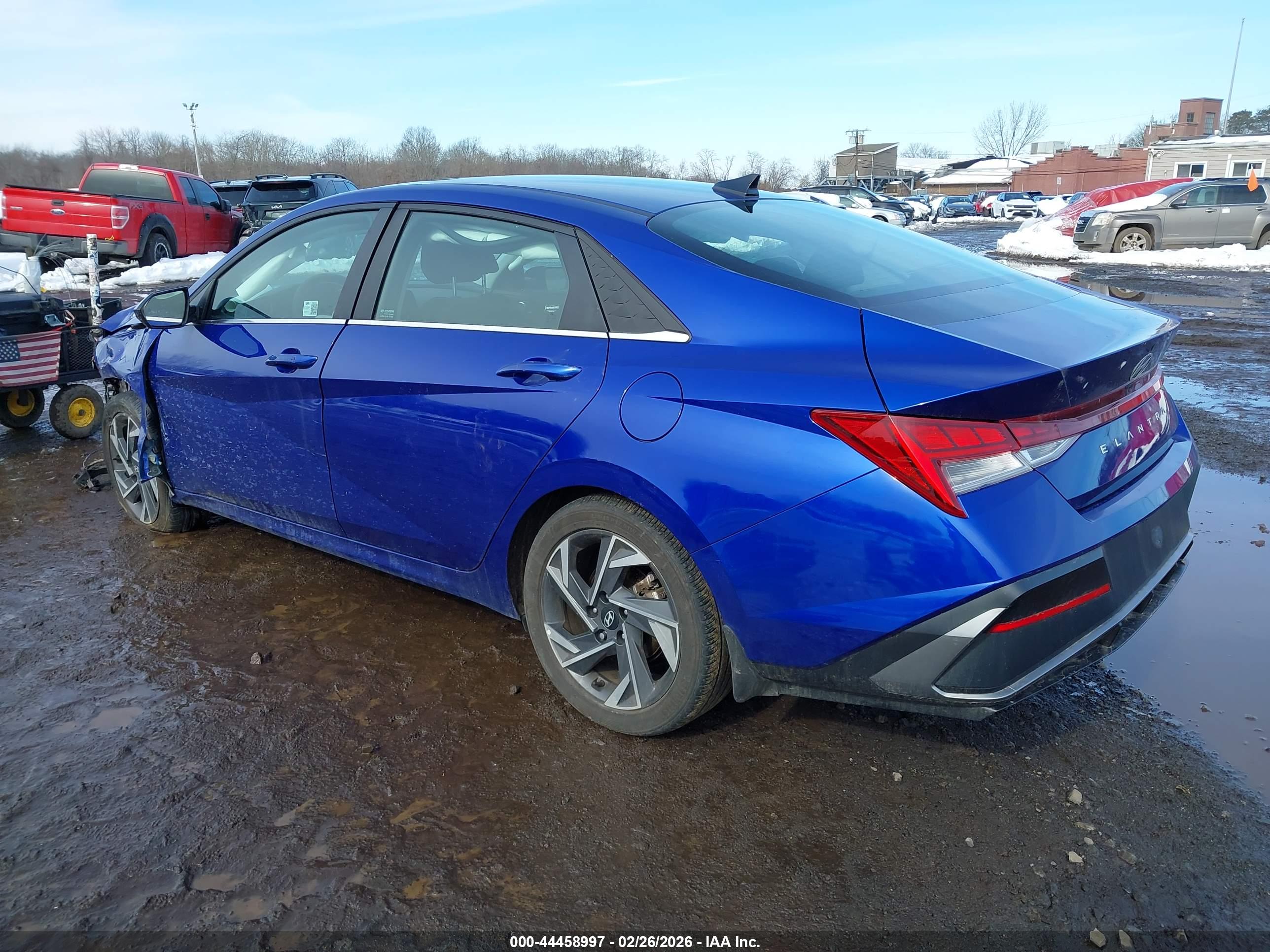 HYUNDAI ELANTRA image 3
