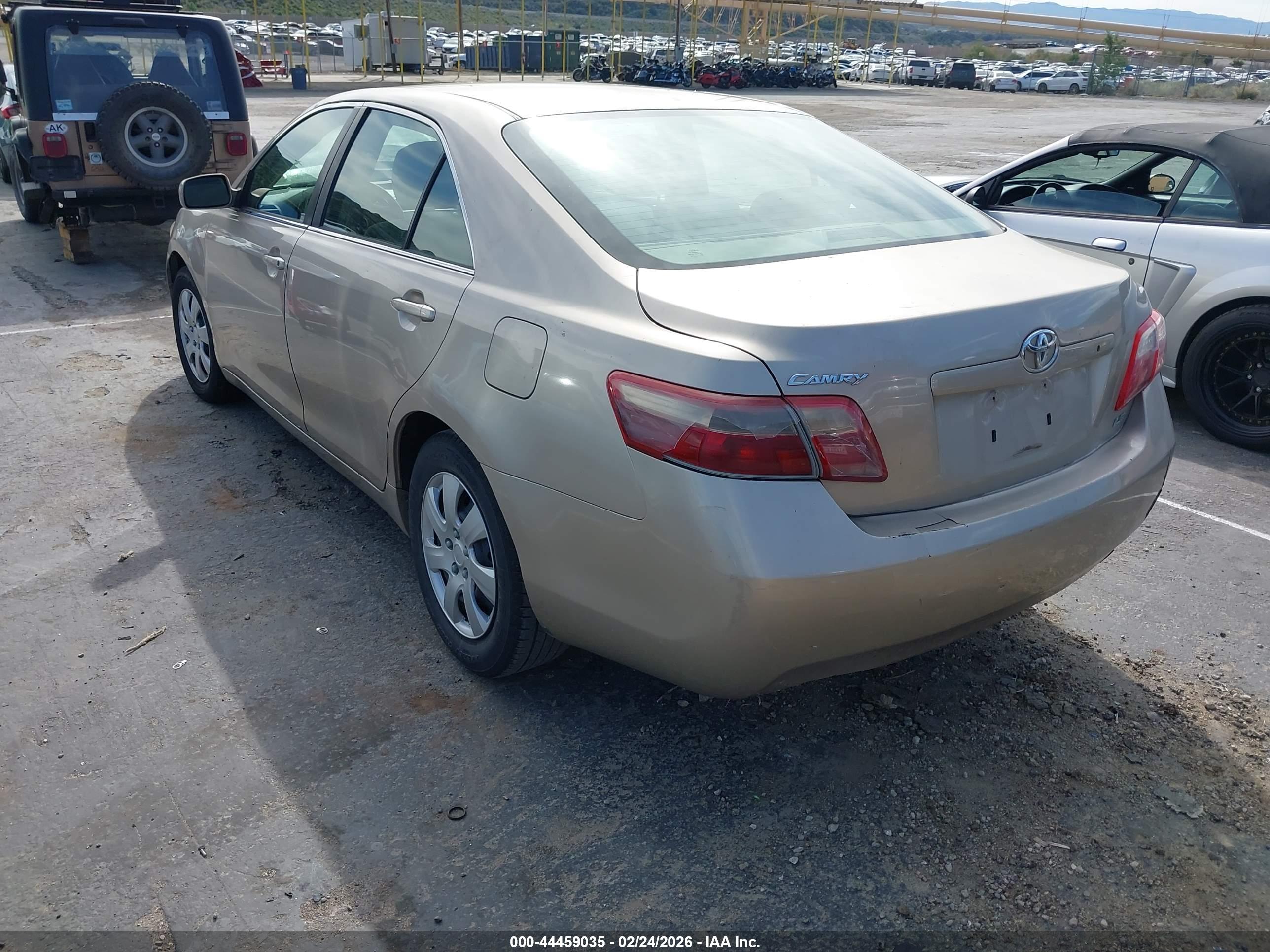 TOYOTA CAMRY image 3