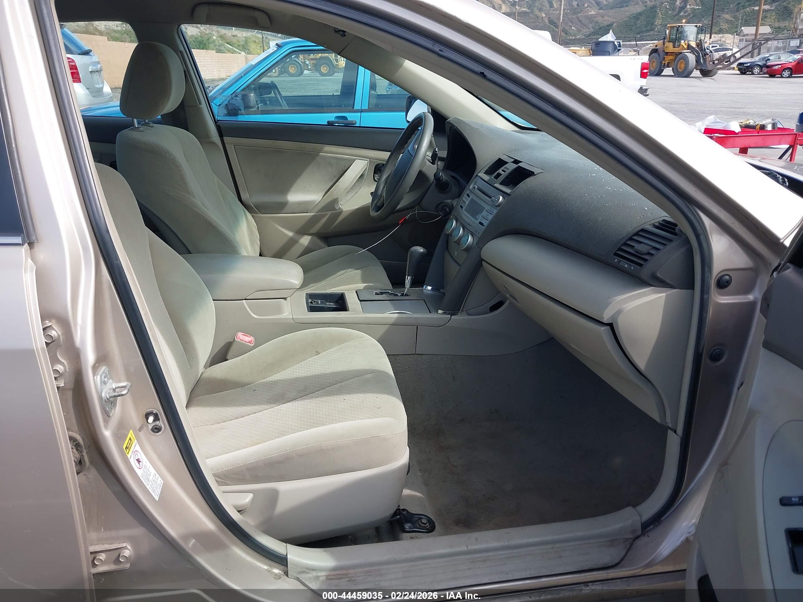 TOYOTA CAMRY image 5