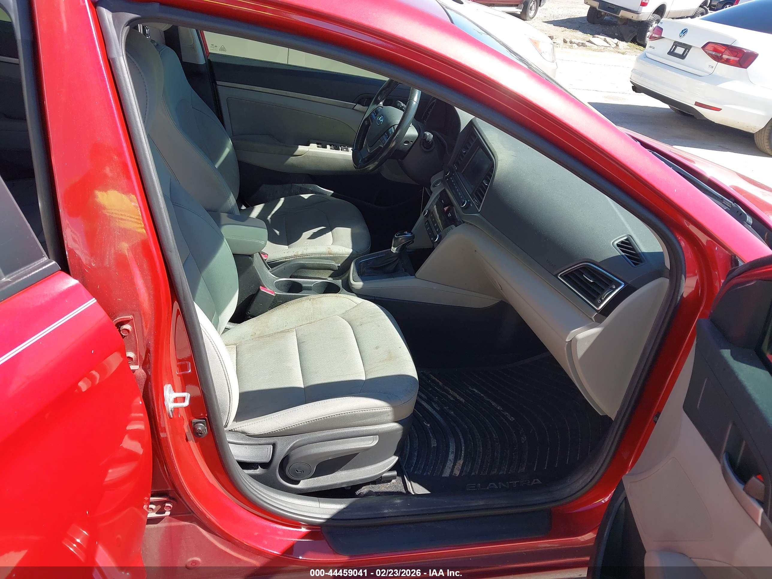 HYUNDAI ELANTRA image 5
