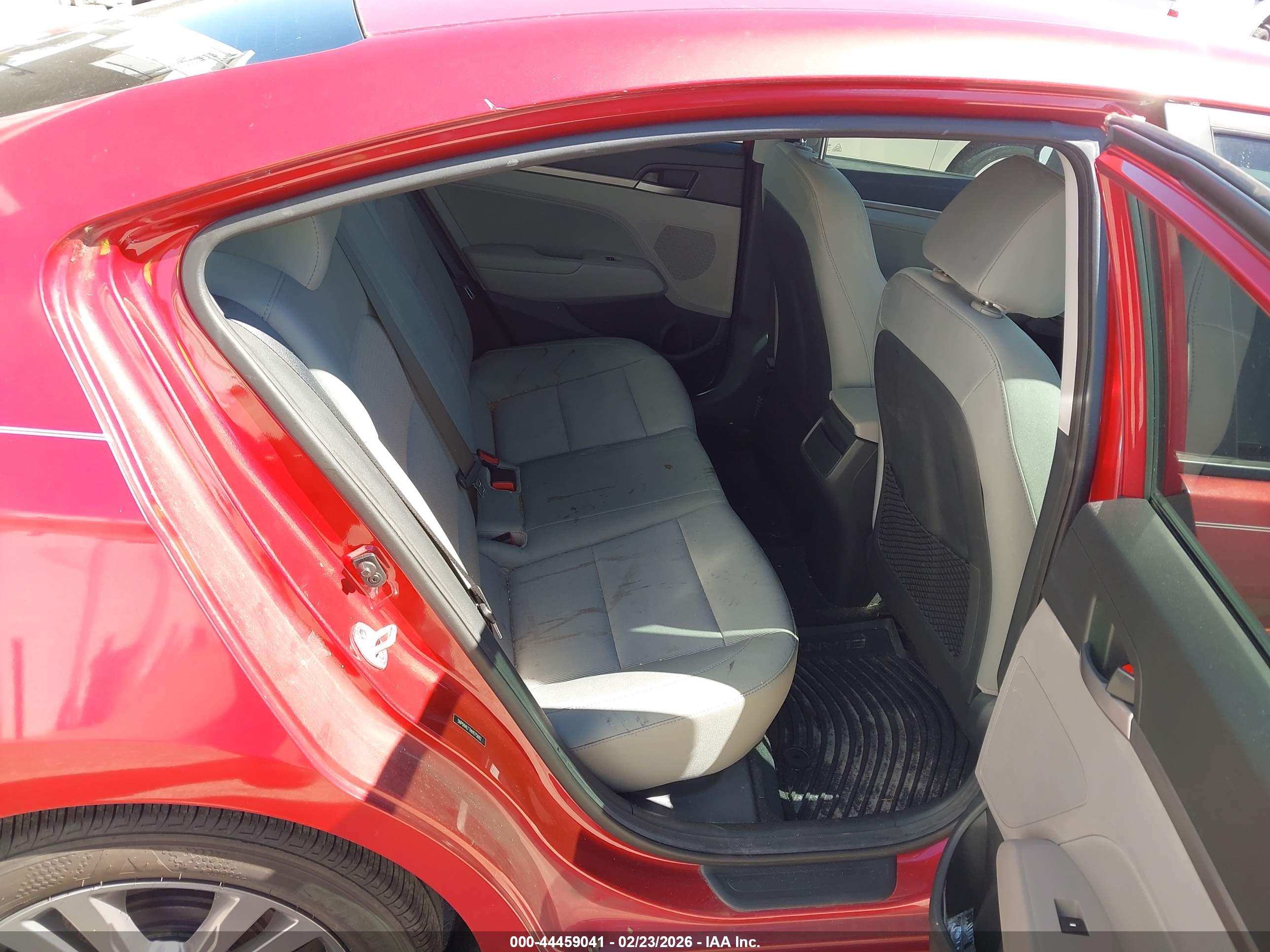 HYUNDAI ELANTRA image 8