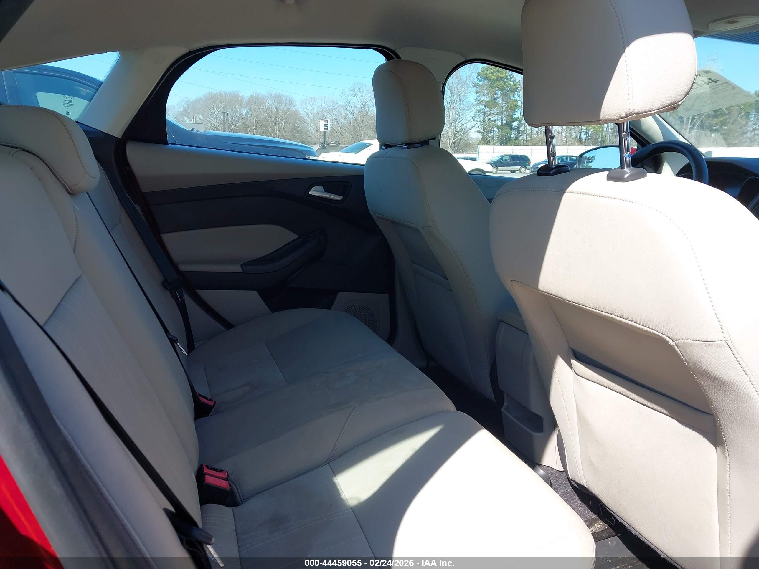 FORD FOCUS image 8