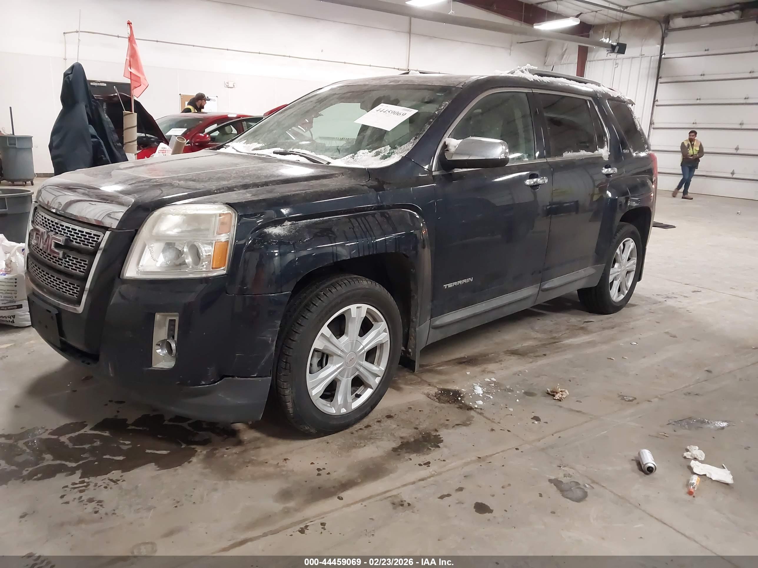 GMC TERRAIN image 2