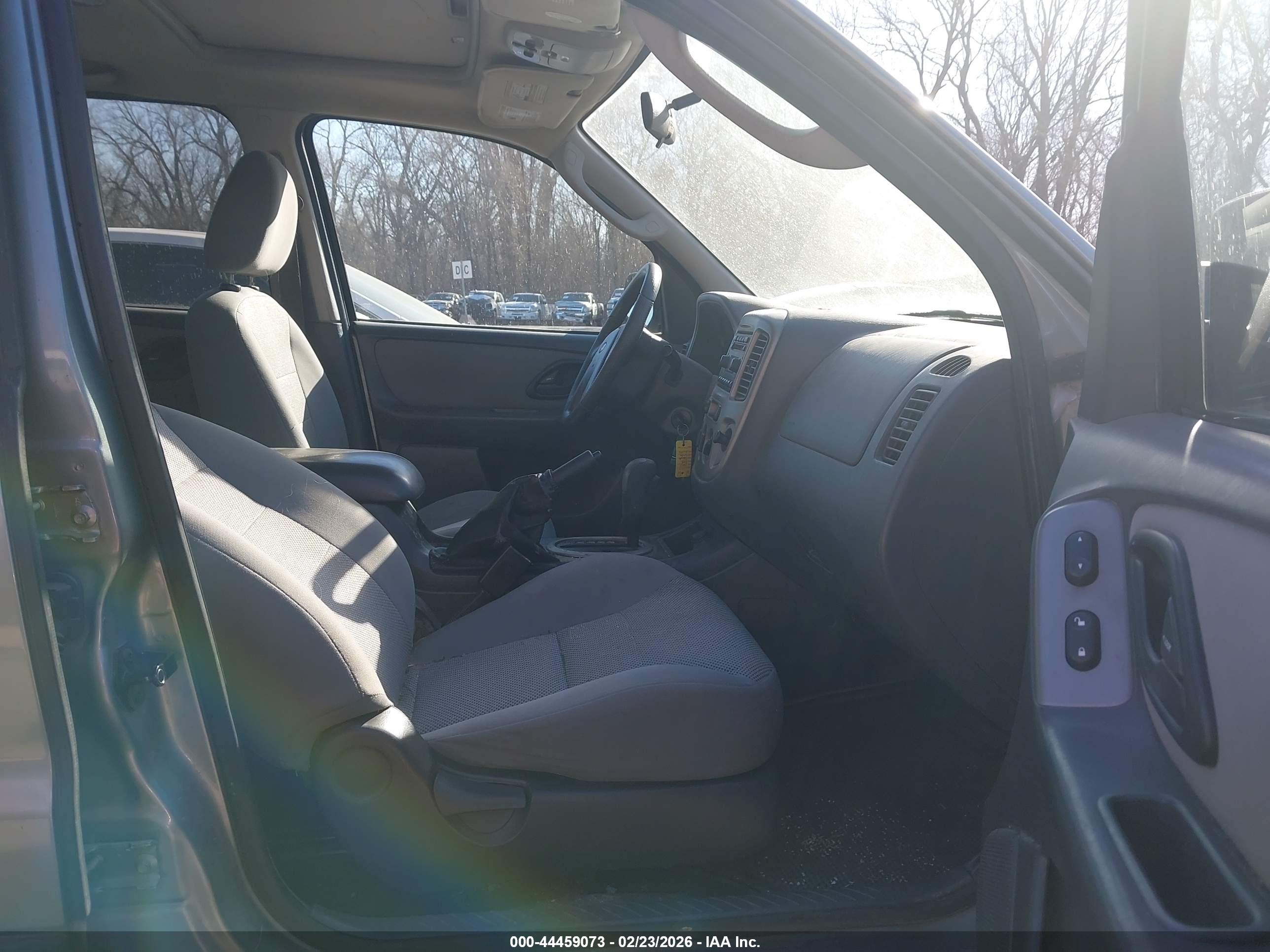 FORD ESCAPE image 5