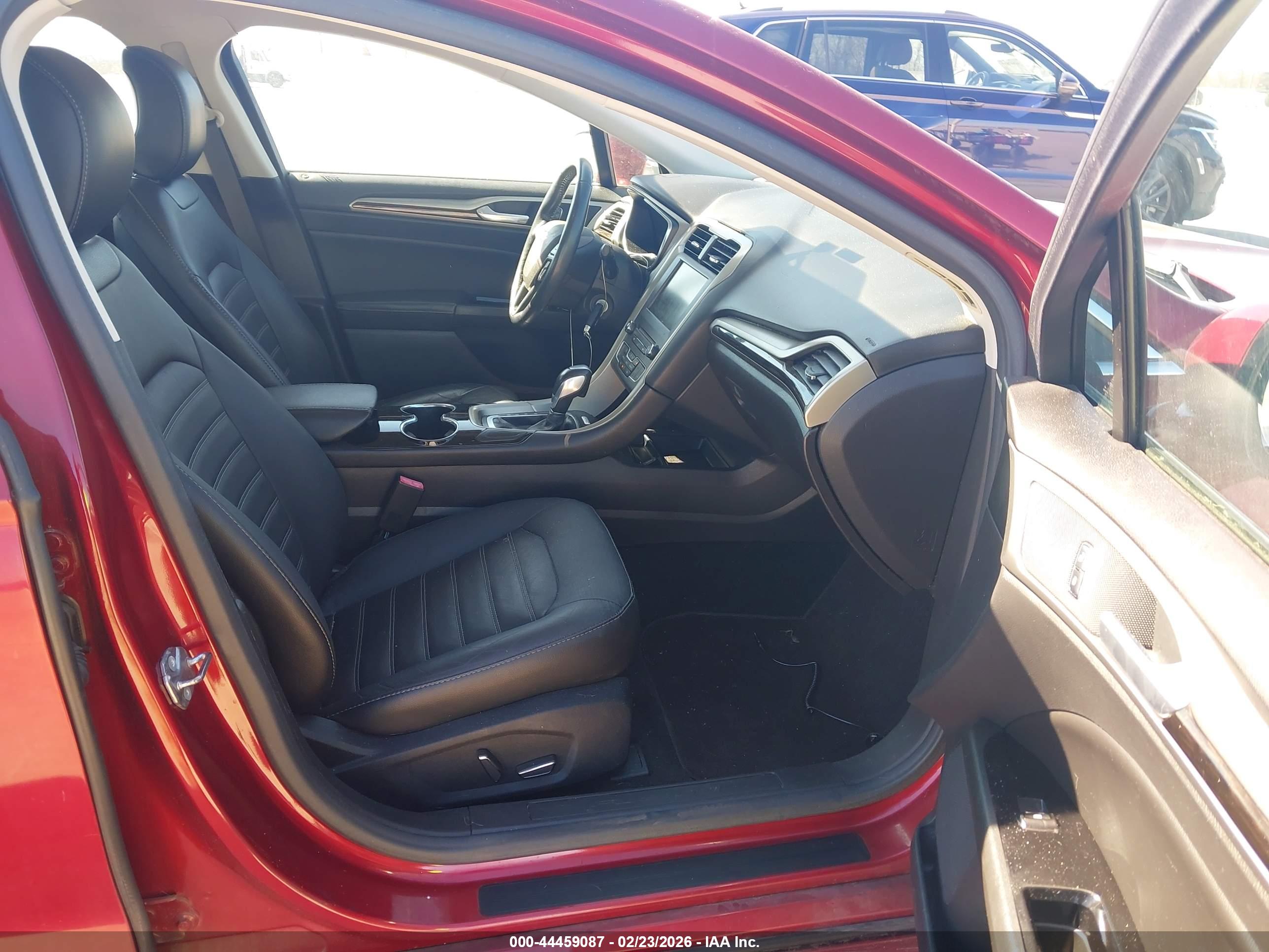 FORD FUSION image 5