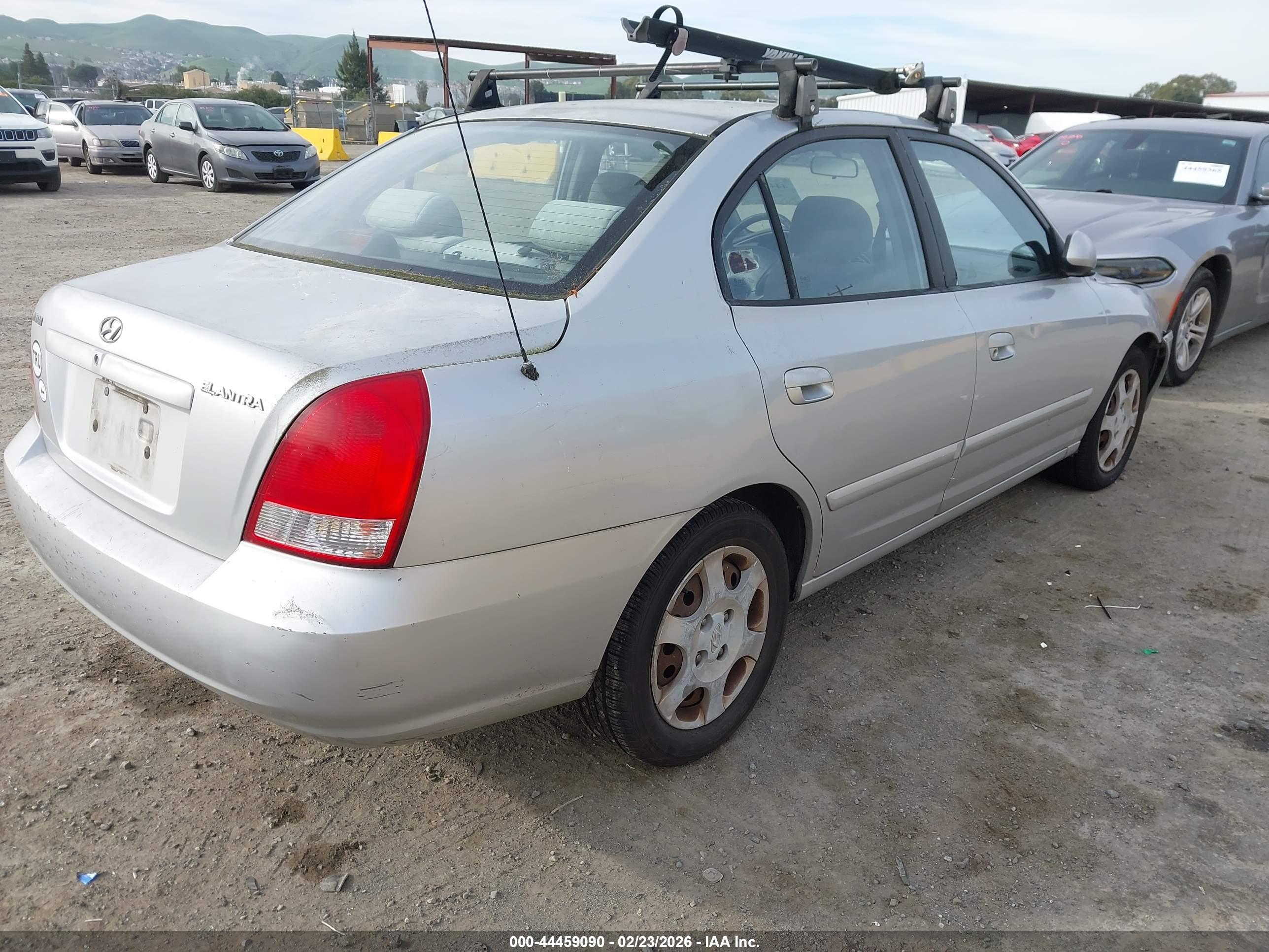 HYUNDAI ELANTRA image 4