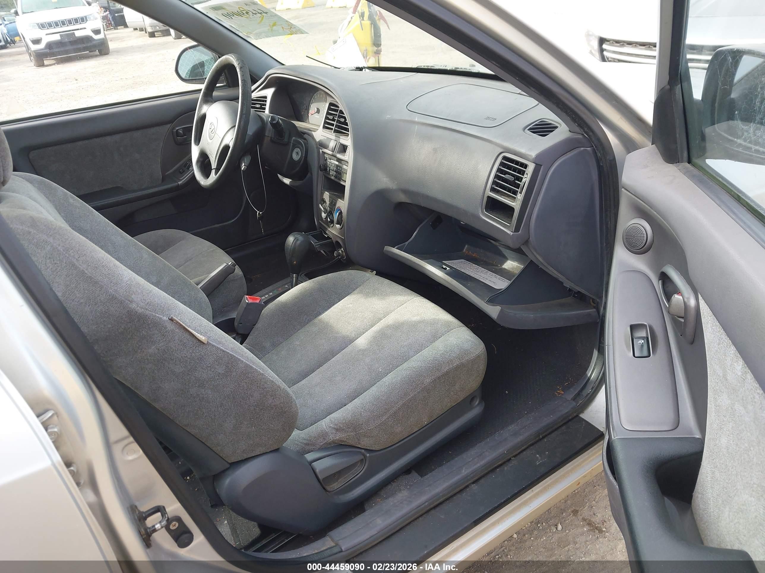 HYUNDAI ELANTRA image 5