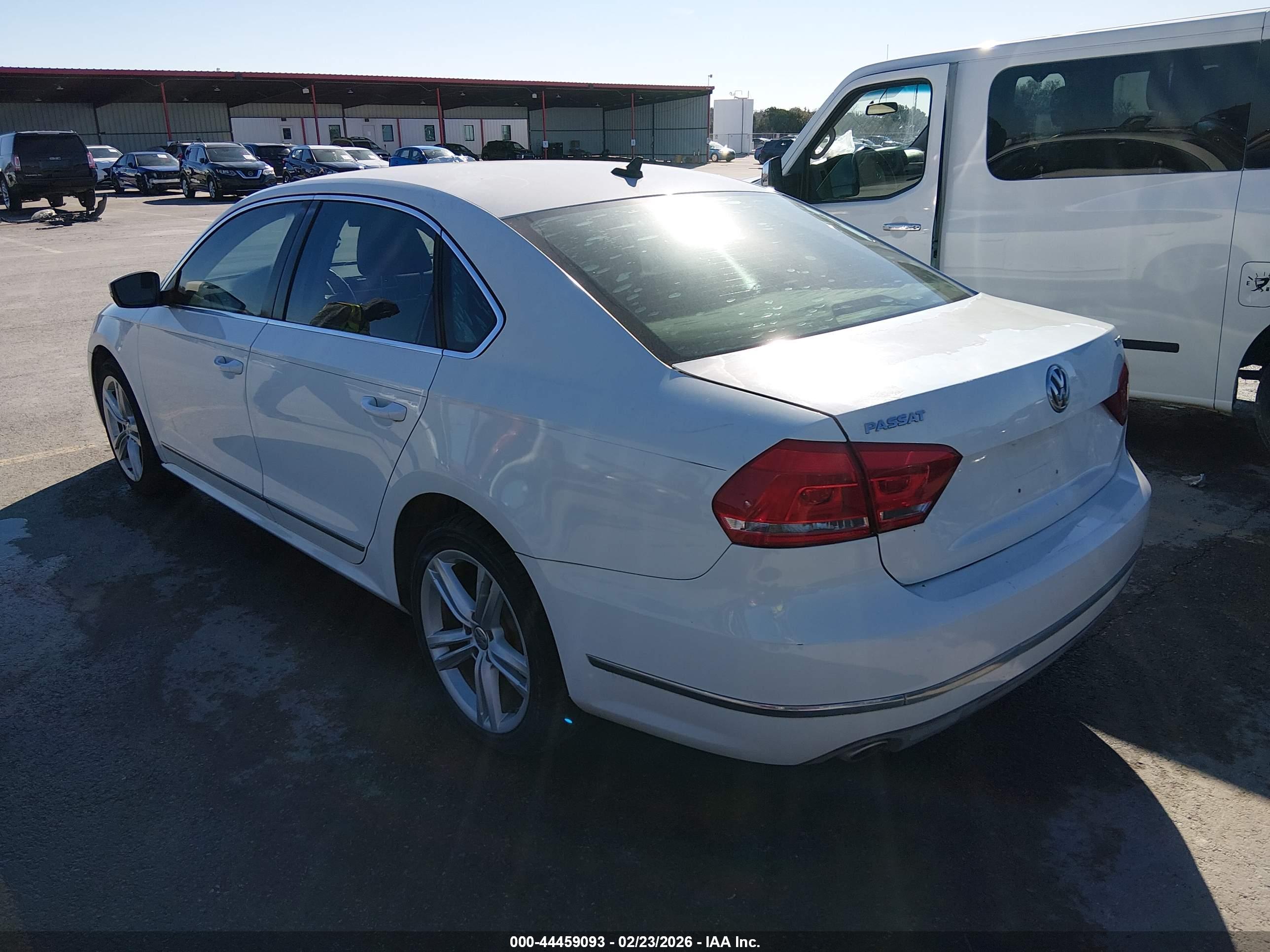 VOLKSWAGEN PASSAT image 3