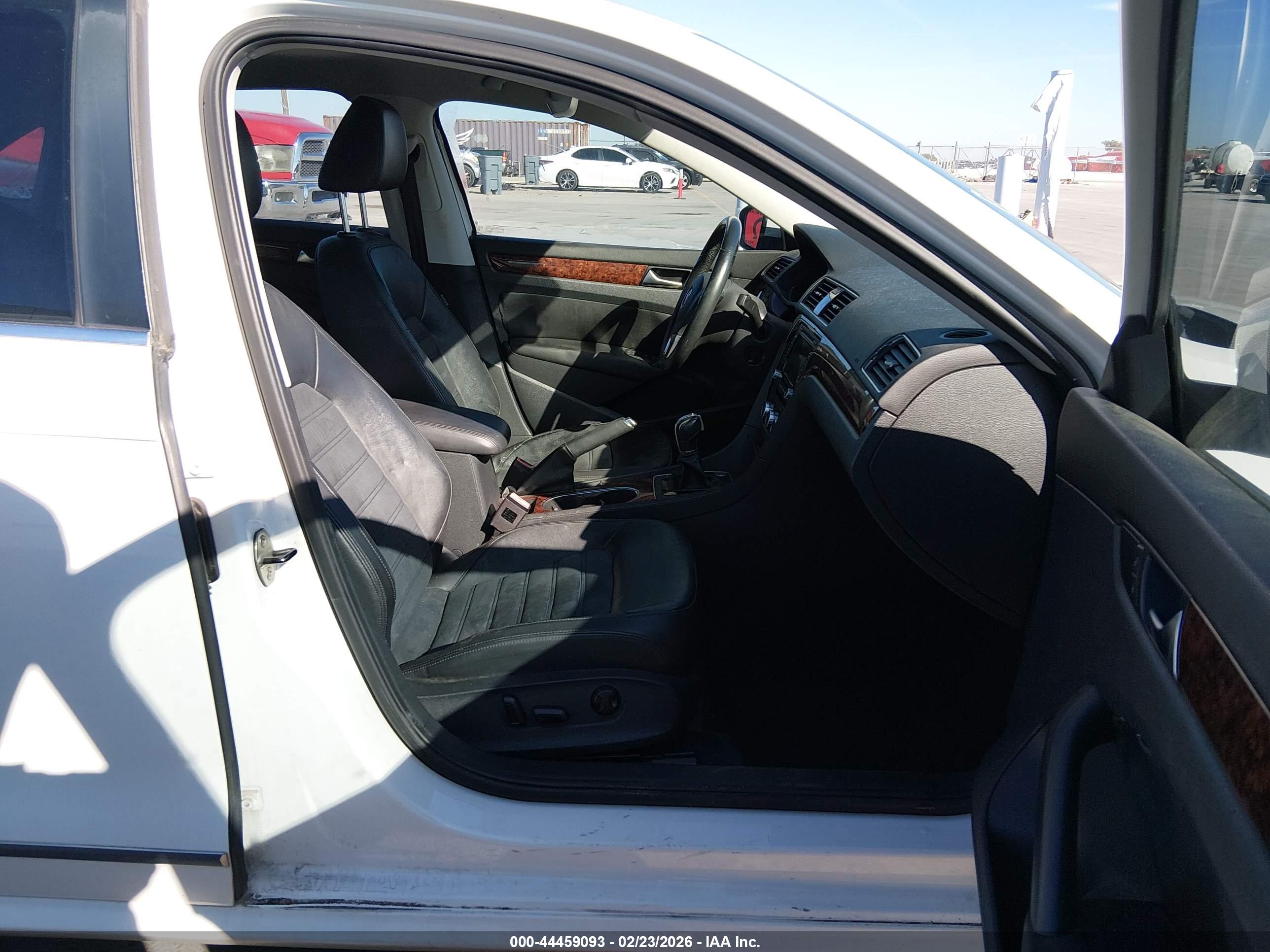VOLKSWAGEN PASSAT image 5