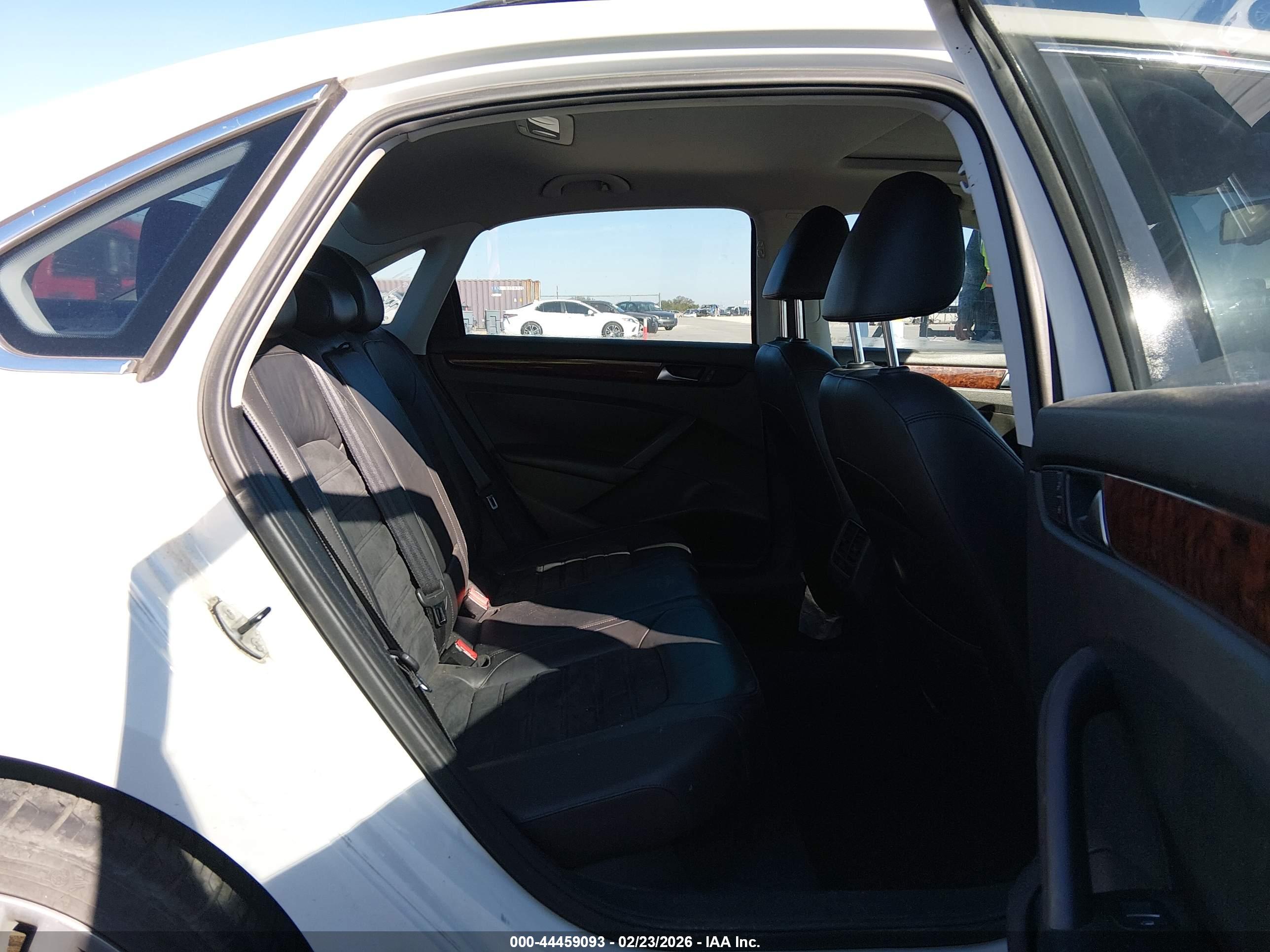 VOLKSWAGEN PASSAT image 8