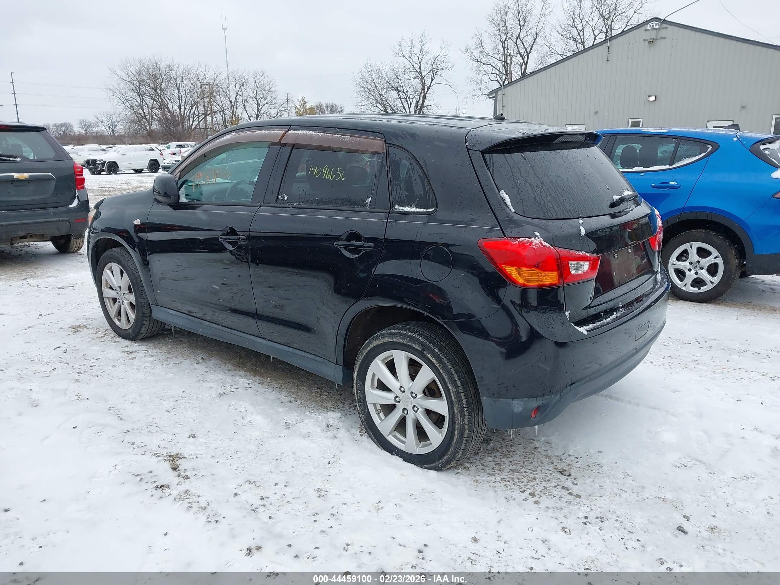 MITSUBISHI OUTLANDER image 3