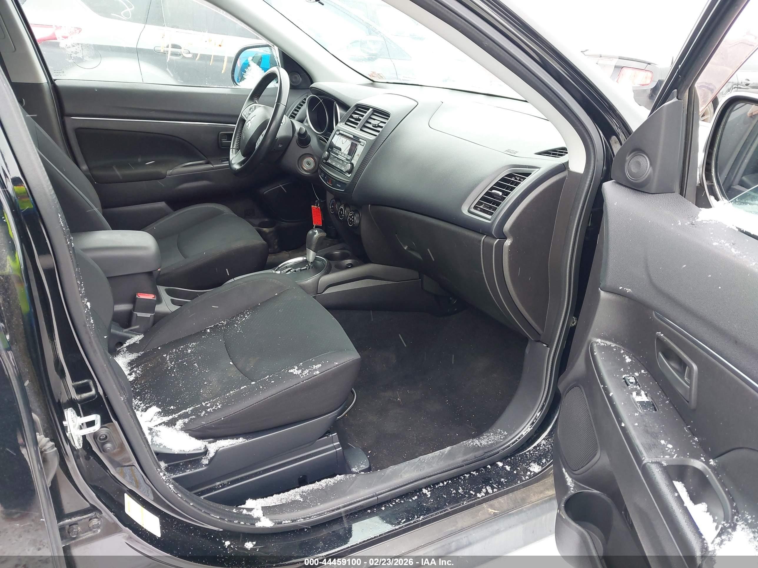 MITSUBISHI OUTLANDER image 5