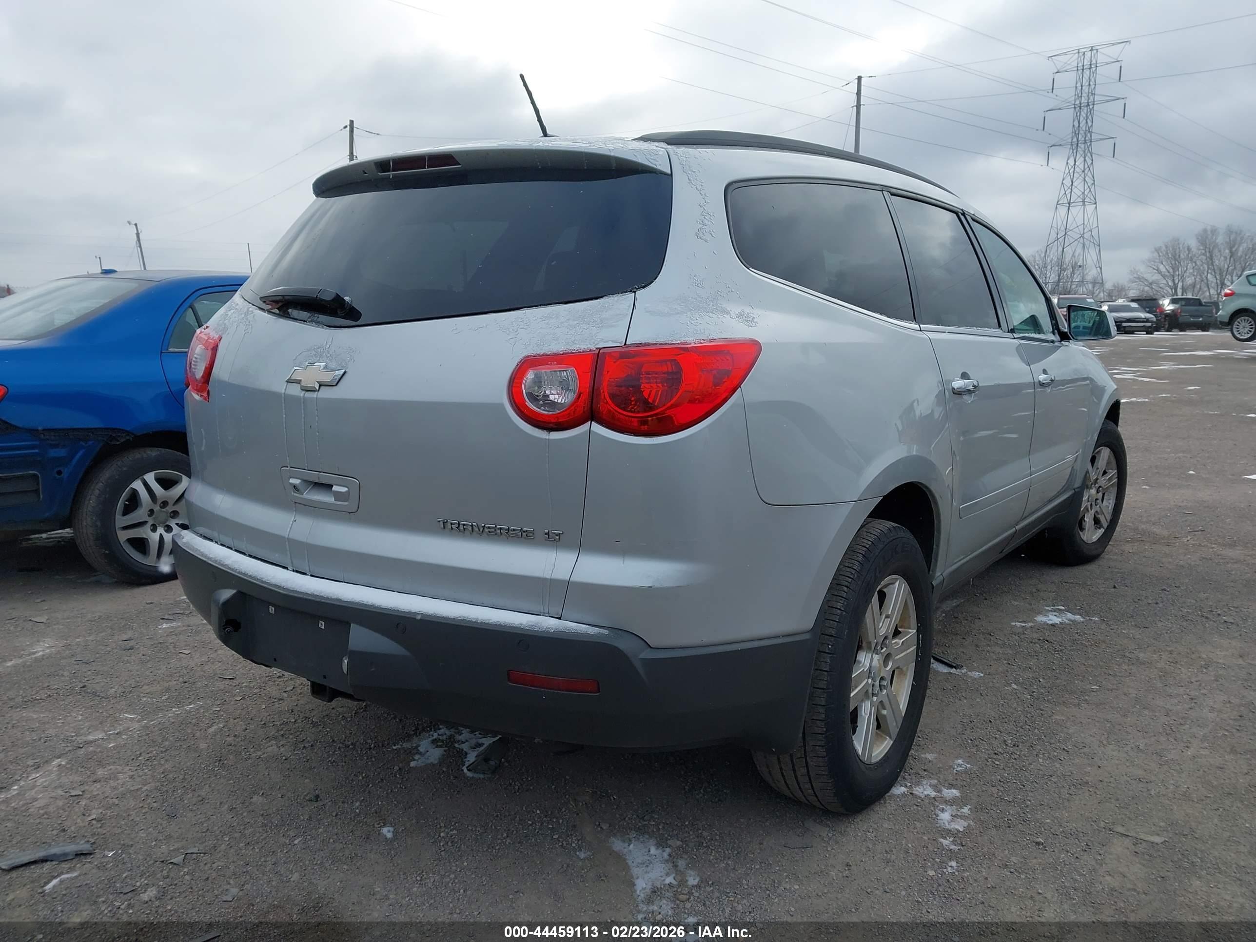 CHEVROLET TRAVERSE image 4