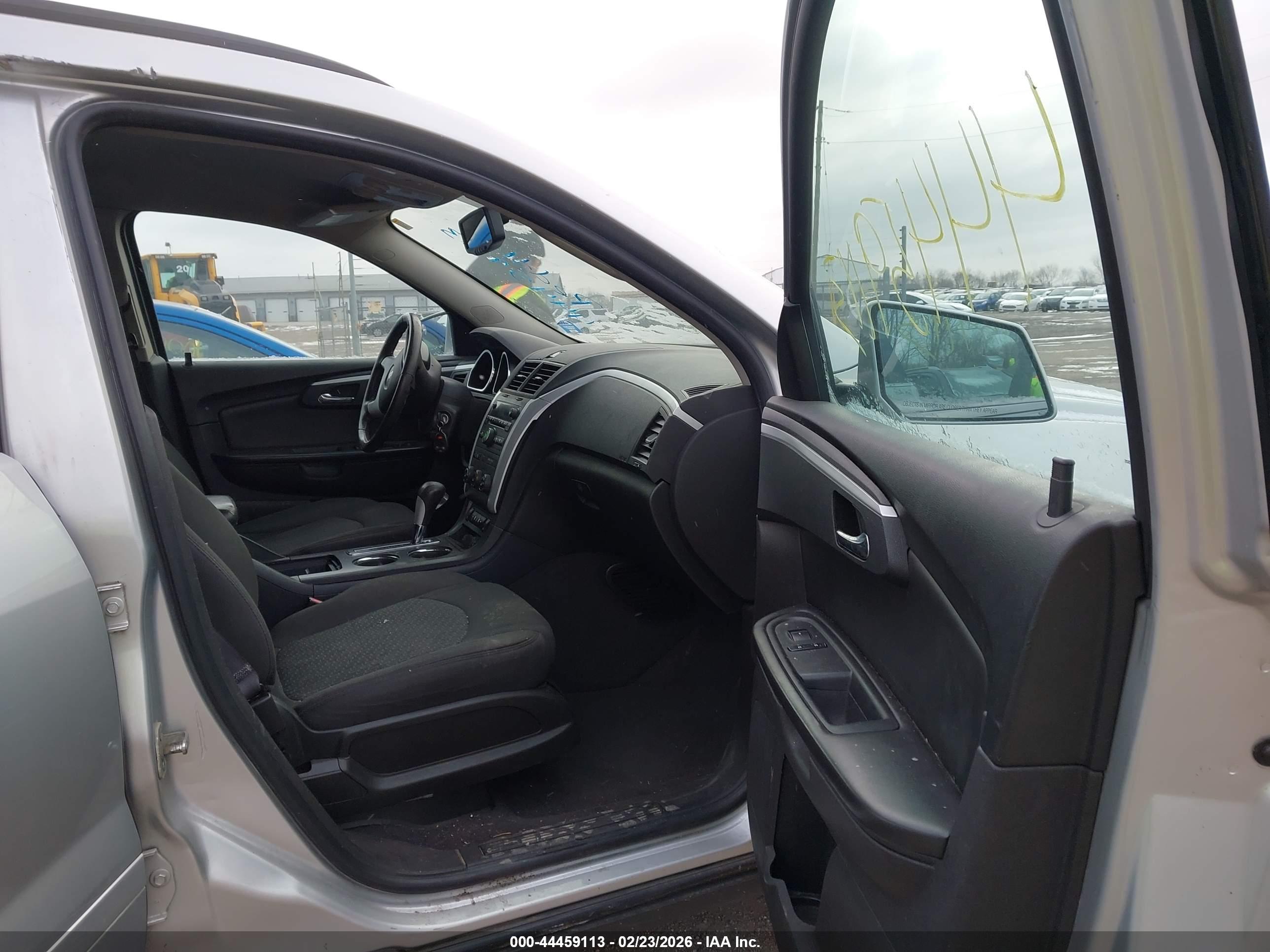 CHEVROLET TRAVERSE image 5