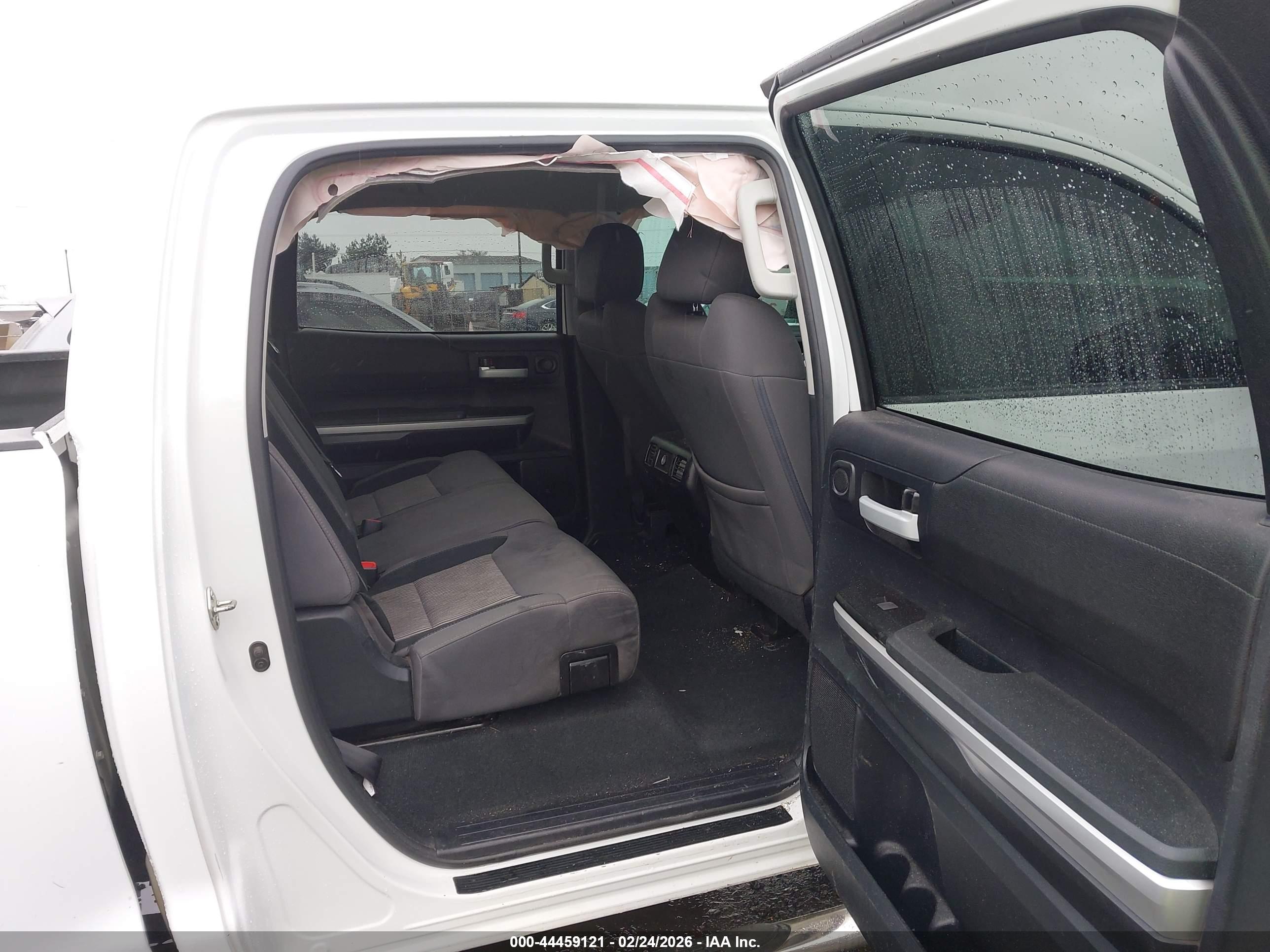 TOYOTA TUNDRA image 8