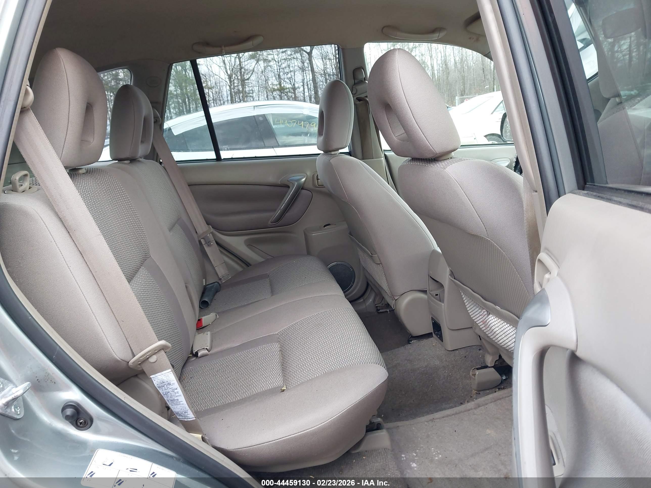 TOYOTA RAV4 image 8