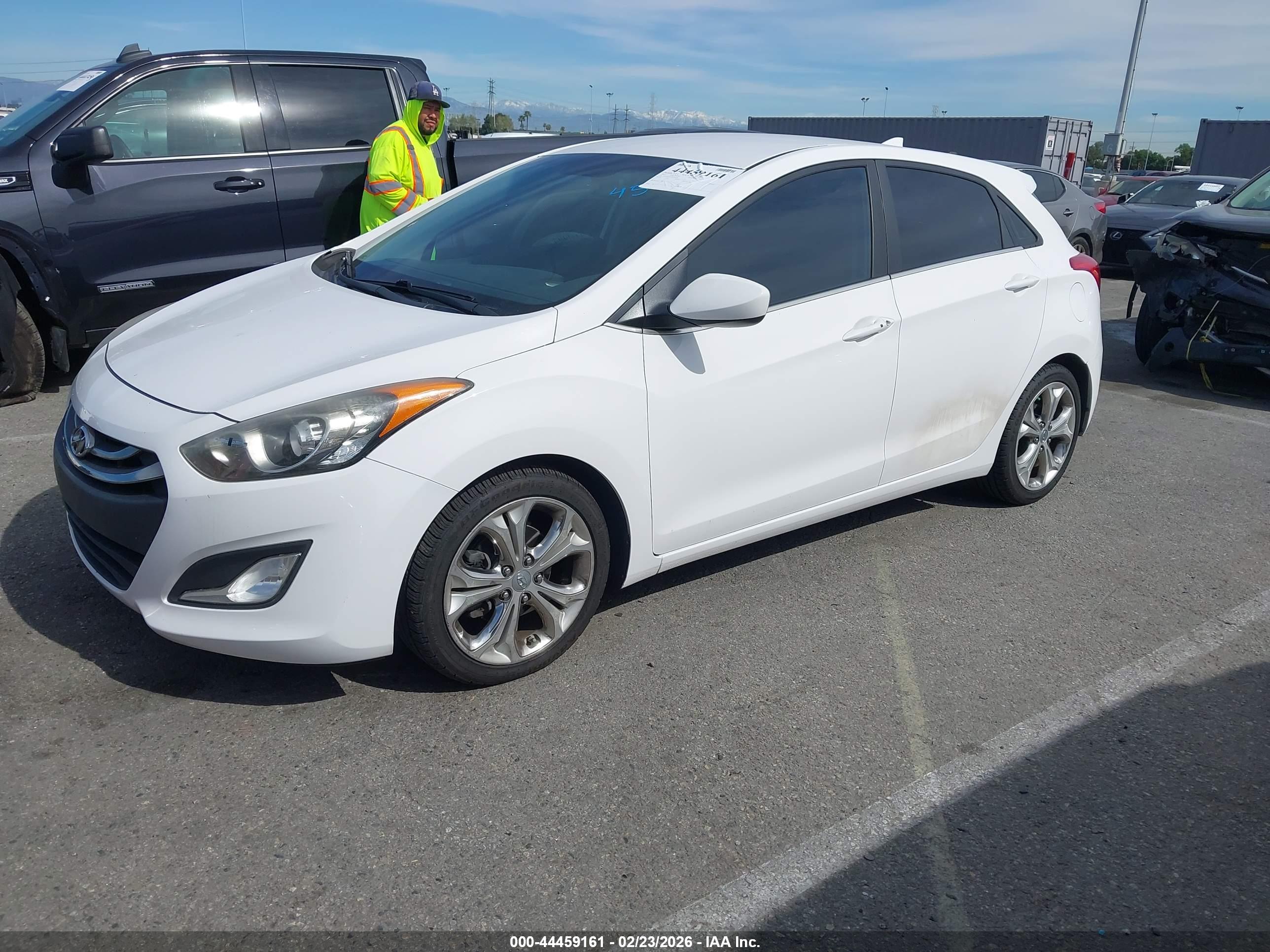 HYUNDAI ELANTRA image 2