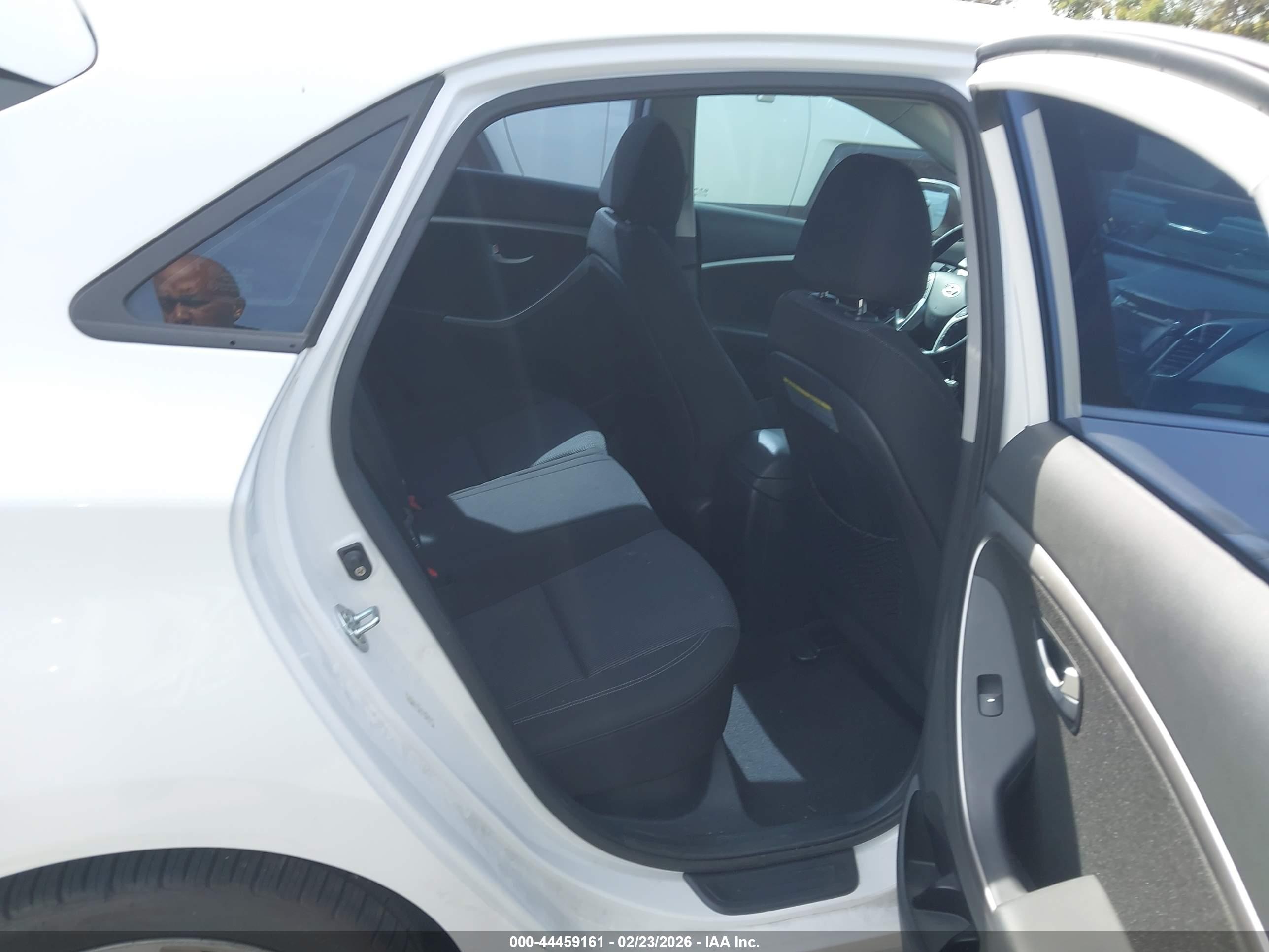 HYUNDAI ELANTRA image 8
