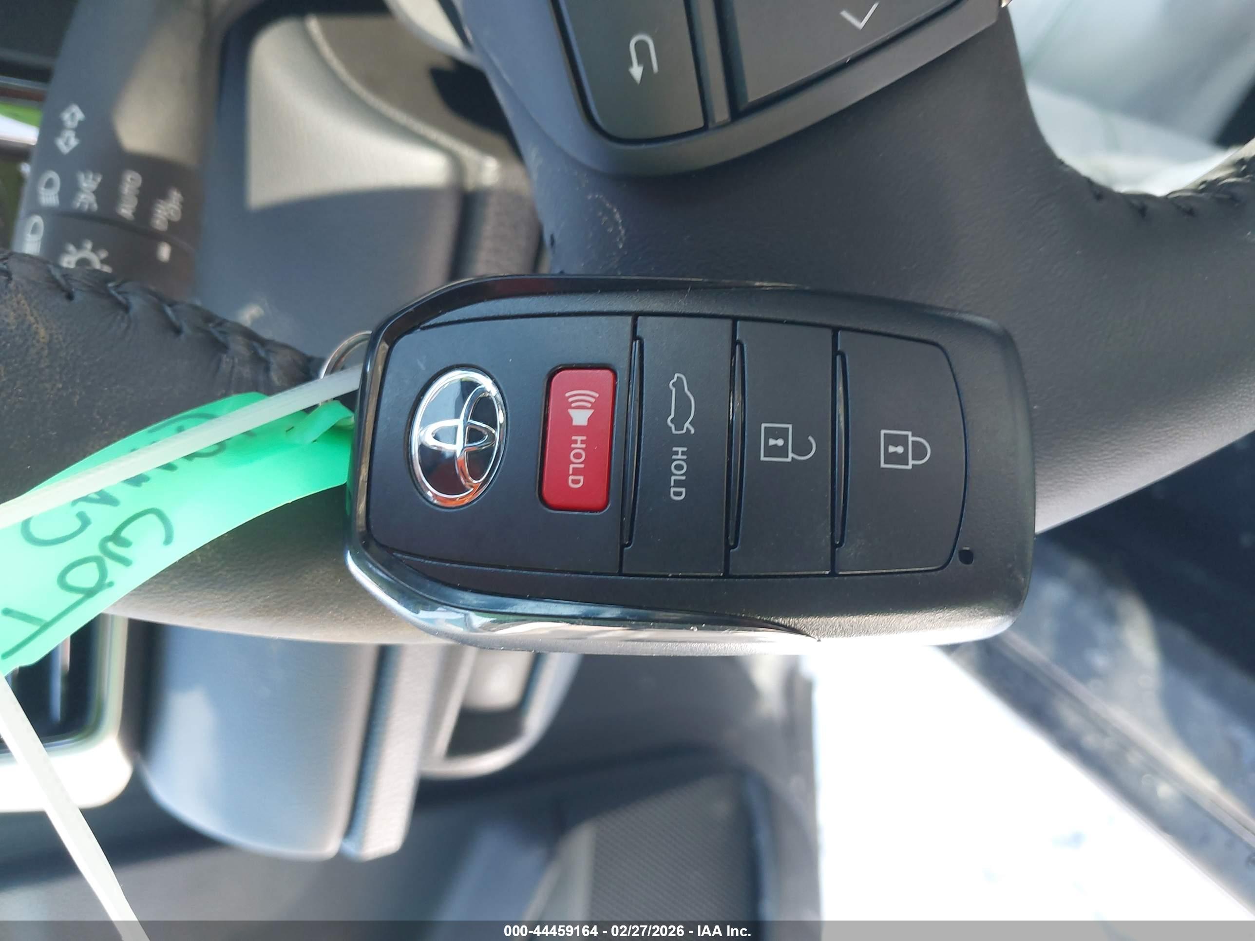 TOYOTA CAMRY image 11