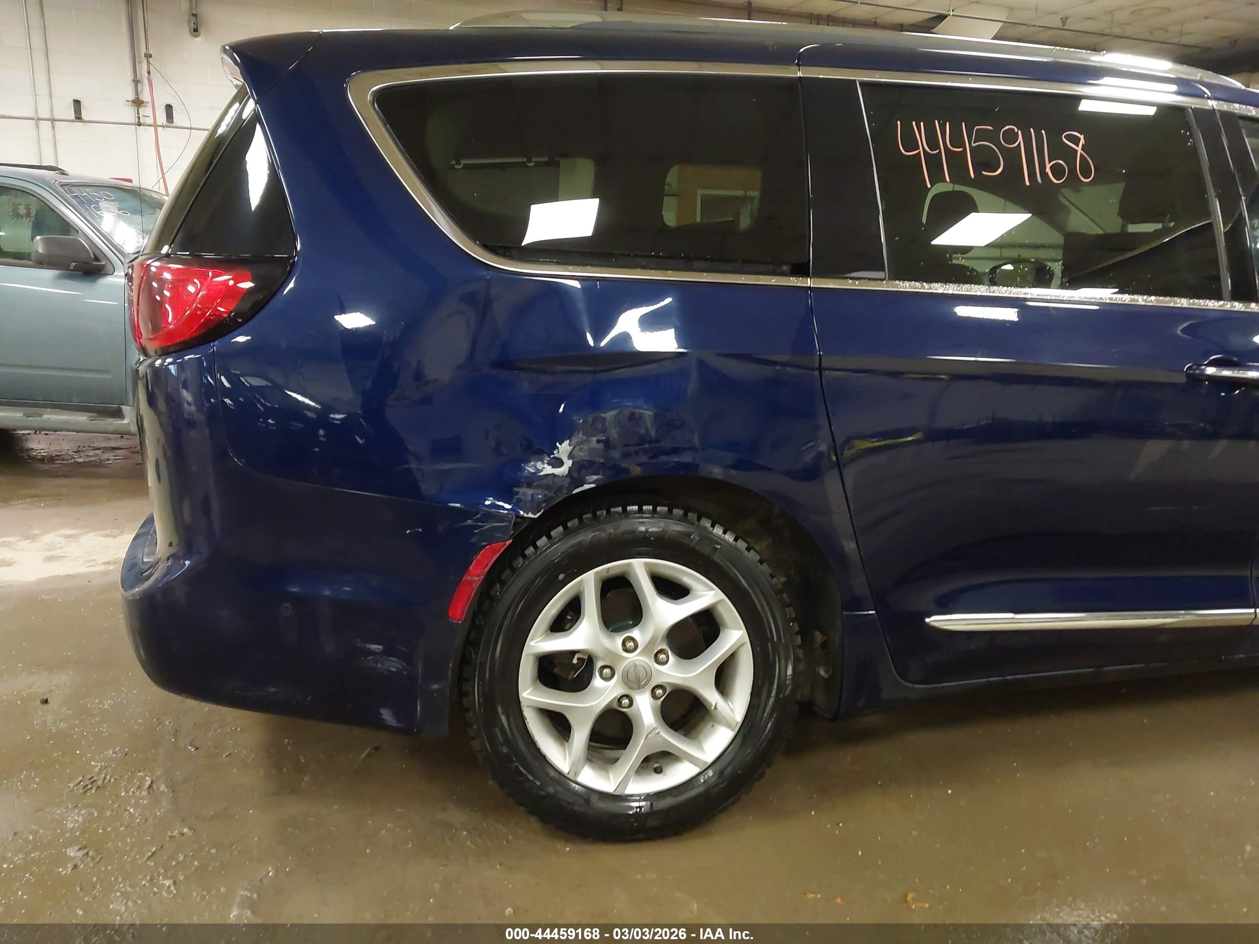 CHRYSLER PACIFICA image 6