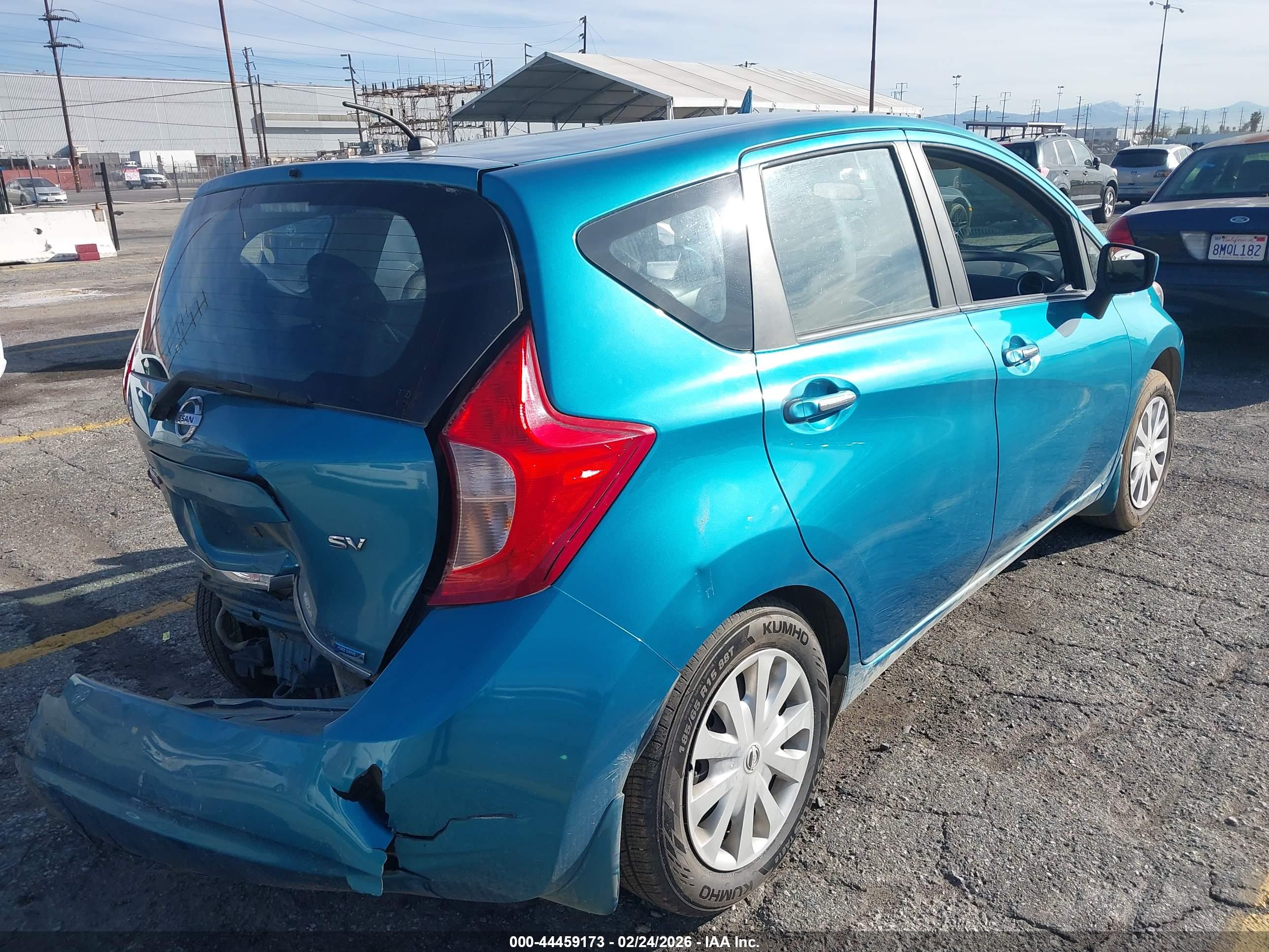 NISSAN VERSA image 4